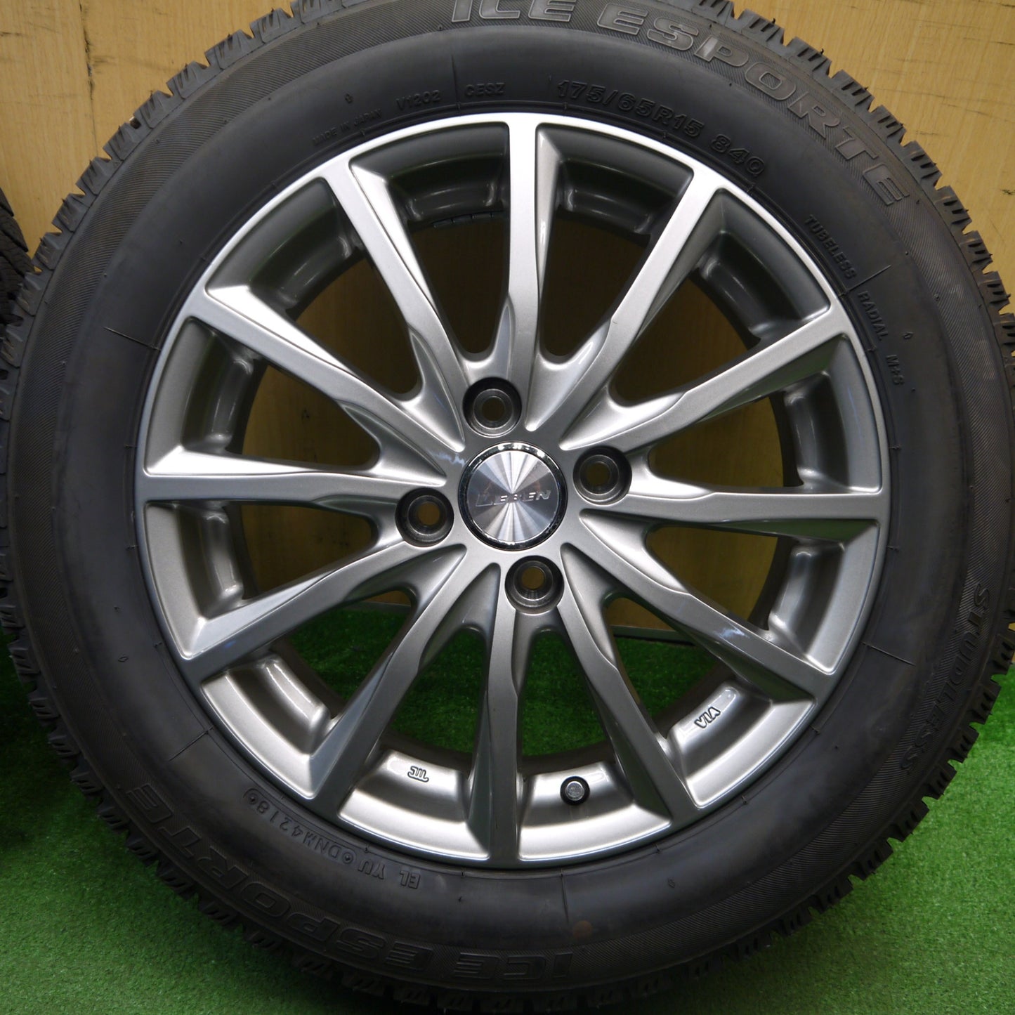 バリ溝！キレイ！ほぼ10分★スタッドレス 175/65R15 アイスエスポルテ LEBEN レーベン 15インチ PCD100/4H★5041106Hス