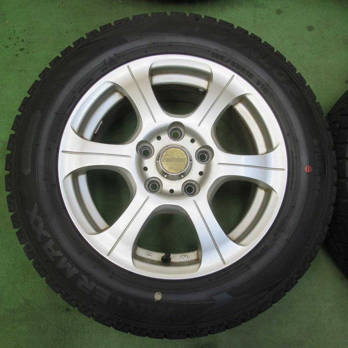 バリ溝！23年！9.5分★スタッドレス 195/65R15 ダンロップ ウインターマックス WM02 ravrion ラブリオン 16インチ PCD114.3/5H★6011007イス