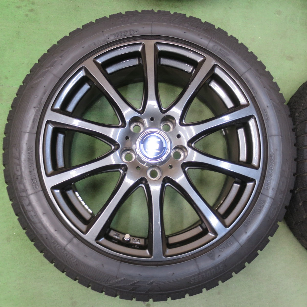 バリ溝！23年！キレイ！9.5分★スタッドレス 215/50R17 トーヨー オブザーブ ガリット GIZ TIRADO Eta LA STRADA ティラード ラストラーダ 17インチ PCD114.3/5H★6040703イス