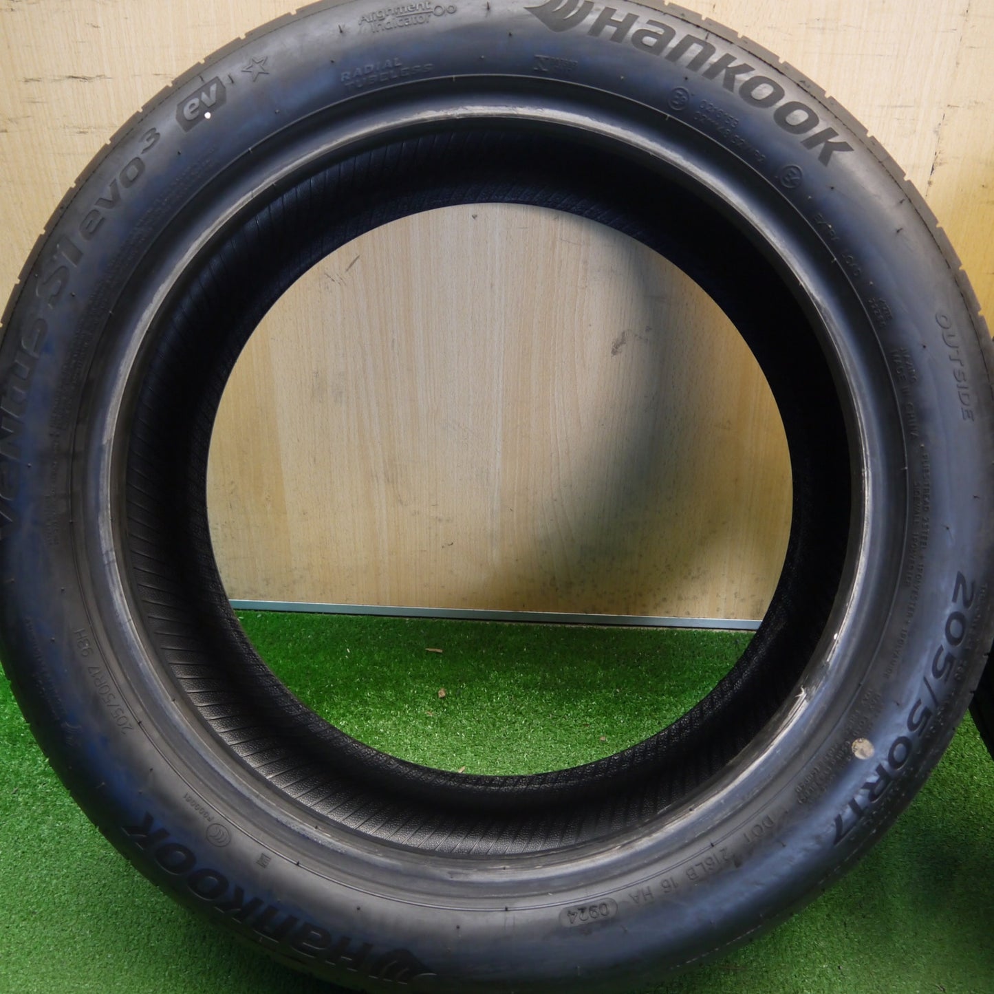 ほぼ未使用！新車外し！24年★205/50R17 ハンコック ベンタス S1 evo3 ev タイヤ 17インチ ミニ クーパー EV用 等★6041705Hノタ