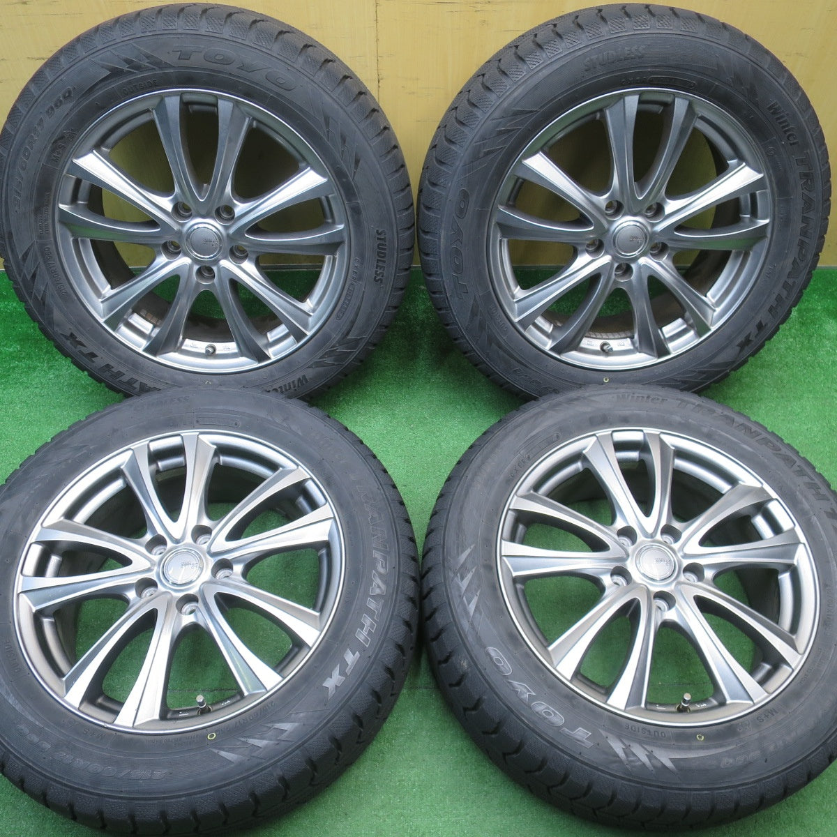バリ溝！キレイ！9.5分★スタッドレス 215/60R17 トーヨー ウインター トランパス TX SIBILLA NEXT C5 シビラ 17インチ PCD114.3/5H★5122502NJス