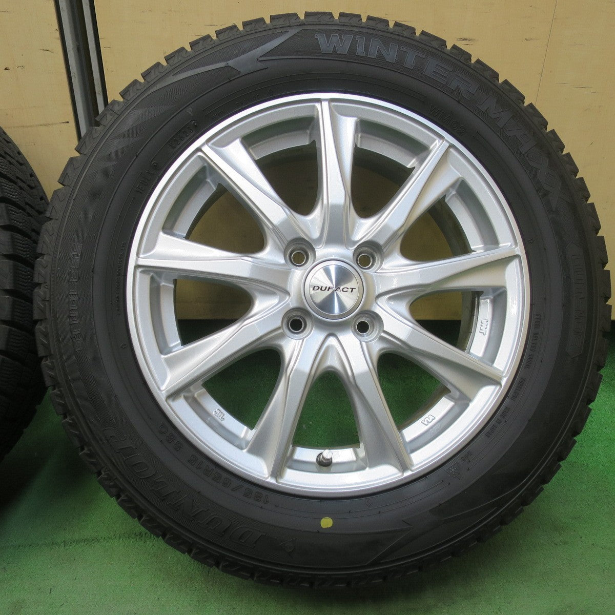 バリ溝！23年！キレイ！9.5分★スタッドレス 185/65R15 ダンロップ ウインターマックス WM02 DUFACT デュファクト 15インチ PCD100/4H★6031111イス