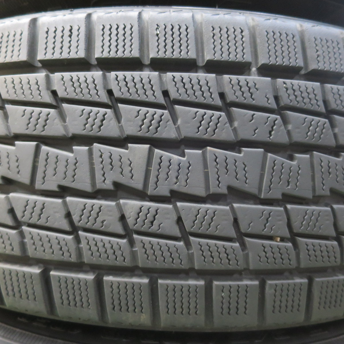 バリ溝！キレイ！9.5分★XTREME-J MLJ XJ 245/60R18 スタッドレス グッドイヤー アイスナビ SUV 18インチ エクストリームJ PCD114.3/5H★5110307イス