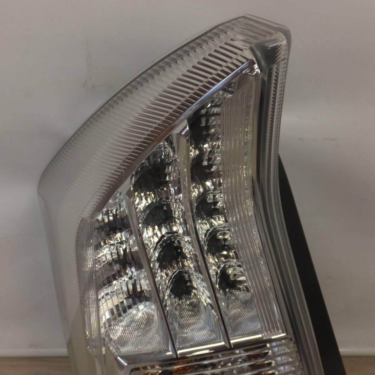 [送料無料] 現状品★トヨタ TOYOTA 純正 プリウス ZVW30 テールライト STANLEY 47-37 左★