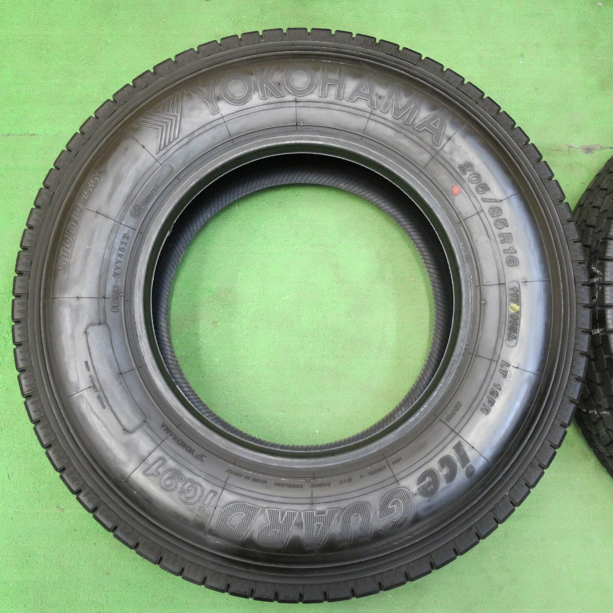 [送料無料] バリ溝！22年！9.5分以上★トラック タイヤ 205/85R16 117/115L 12PR スタッドレス ヨコハマ アイスガード iG91 16インチ★4092805イスタ