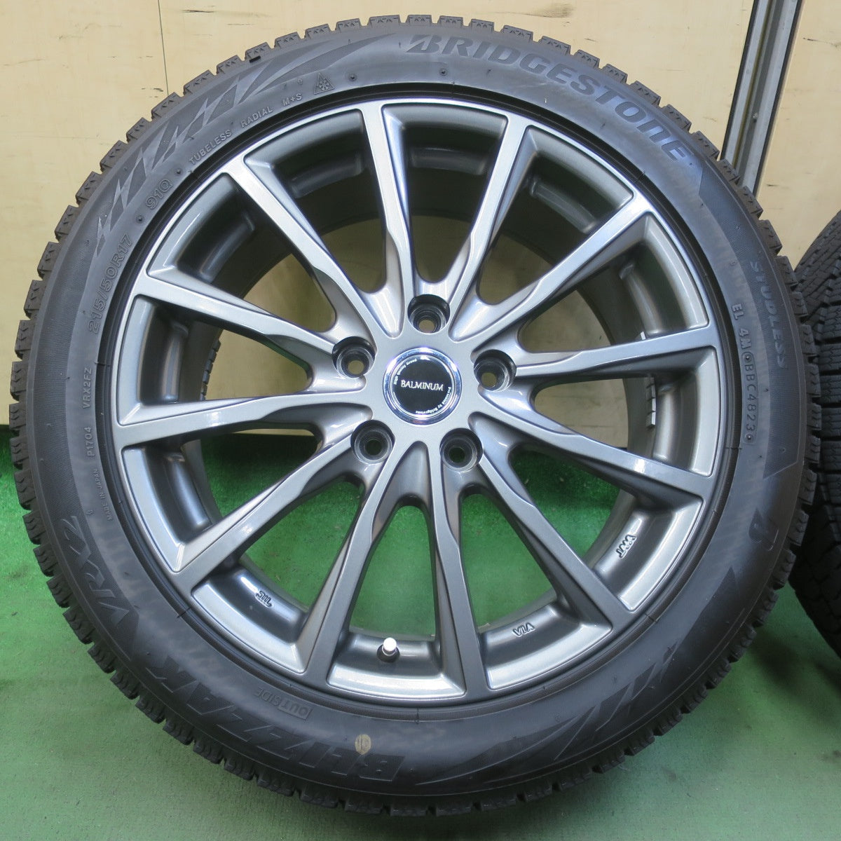 バリ溝！23年！キレイ！9.5分◎スタッドレス 215/50R17 ブリヂストン ブリザック VRX2 BALMINUM AR12 バルミナ 17インチ PCD114.3/5H◎6082905イス