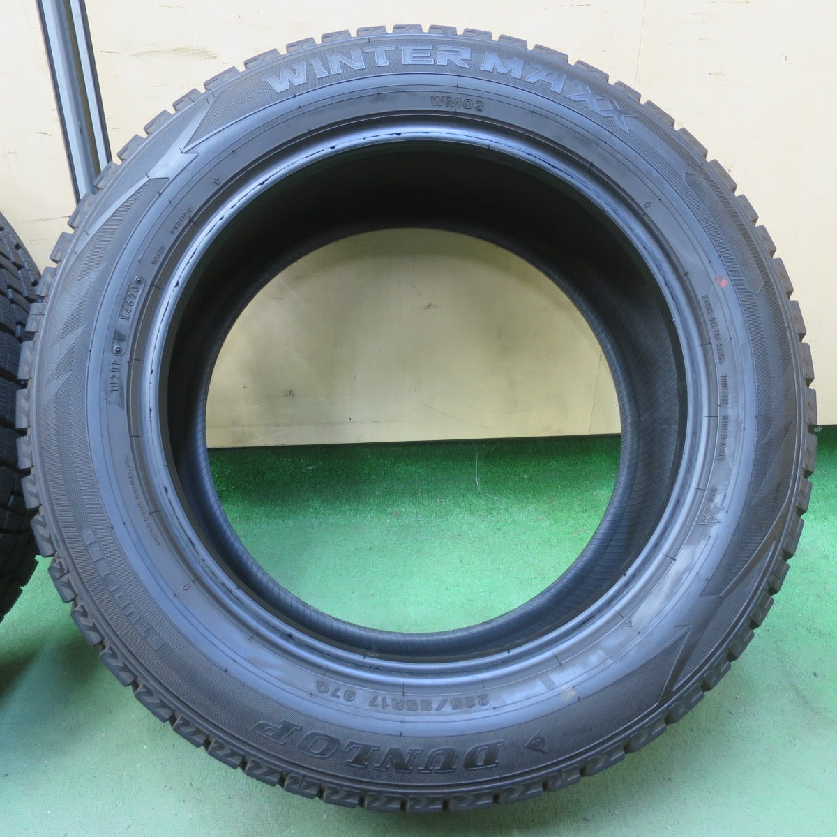 バリ溝！23年！9.5分★スタッドレス 225/55R17 ダンロップ ウインターマックス WM02 タイヤ 17インチ ヴェゼル フォレスター XV アウトバック 等★6061803イスタ