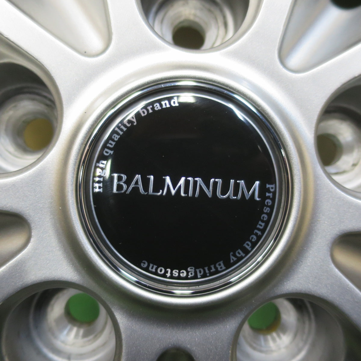 バリ溝！23年！キレイ！9.5分★スタッドレス 205/60R16 ブリヂストン アイスパートナー2 BALMINUM バルミナ 16インチ PCD114.3/5H★5112708イス
