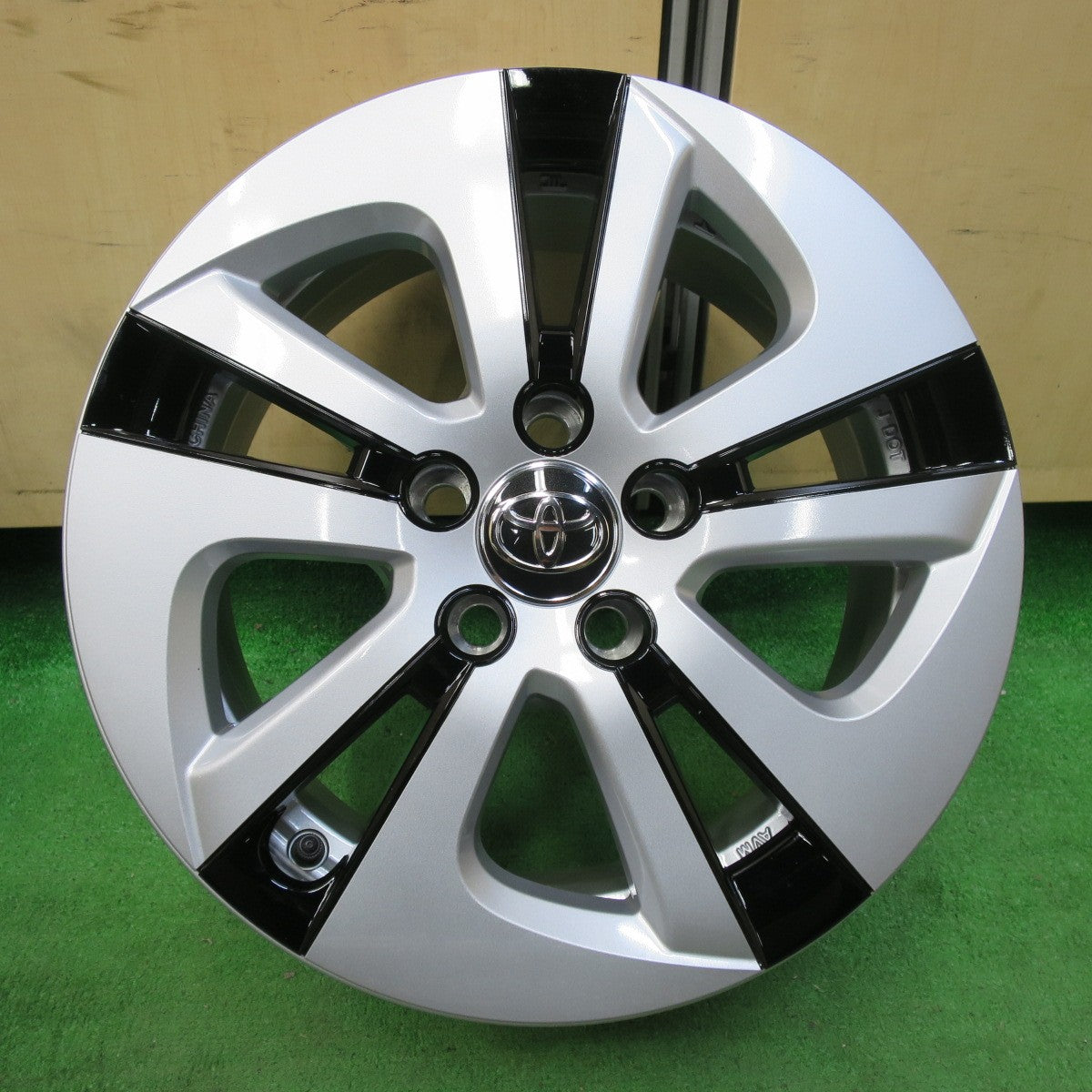 [送料無料] 新車外し★トヨタ 50系 プリウス Aグレード 純正 ホイール 15インチ 15×6.5J PCD100/5H★4102903イホ