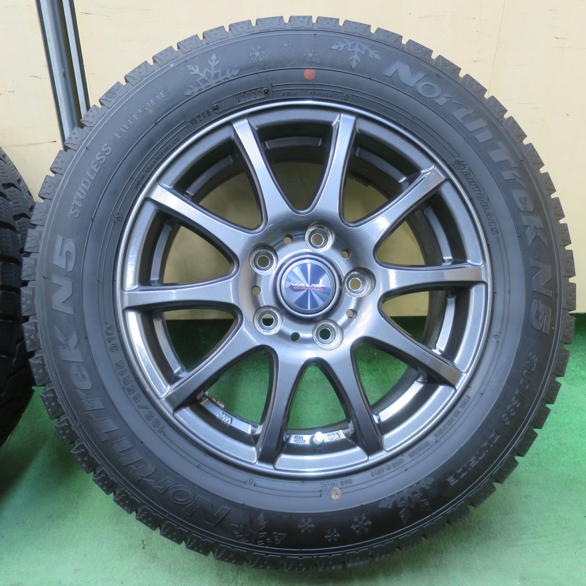 バリ溝！22年！キレイ！9.5分★スタッドレス 195/65R15 オートバックス ノーストレック N5 VELVA CHARGE ヴェルヴァ チャージ 15インチ PCD114.3/5H★6021702イス