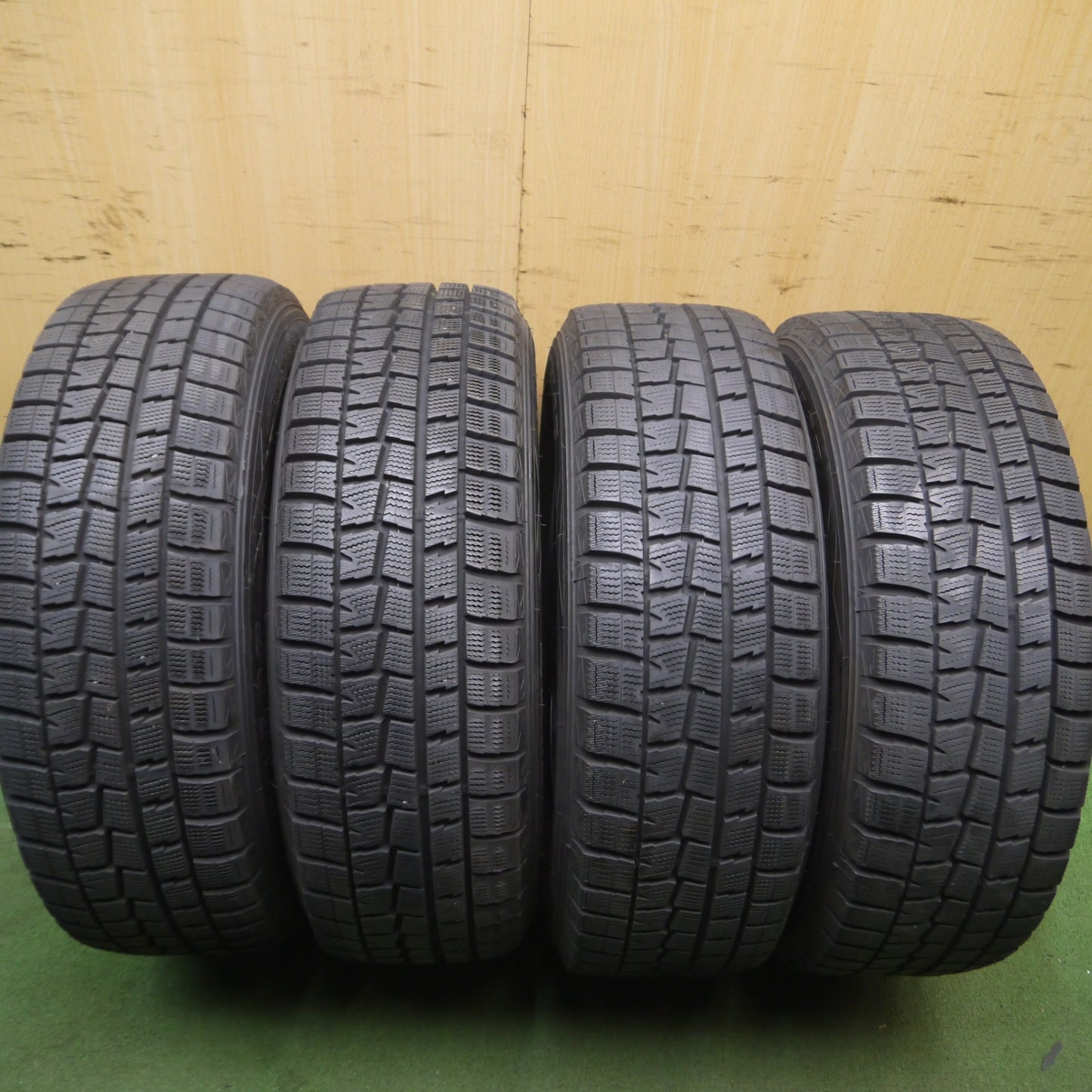 *送料無料* バリ溝！キレイ！9.5分以上★スタッドレス 195/65R15 ダンロップ ウインターマックス WM01 NIRVANA NV ニルヴァーナ ニルバーナ PCD114.3/5H★4061003Hス