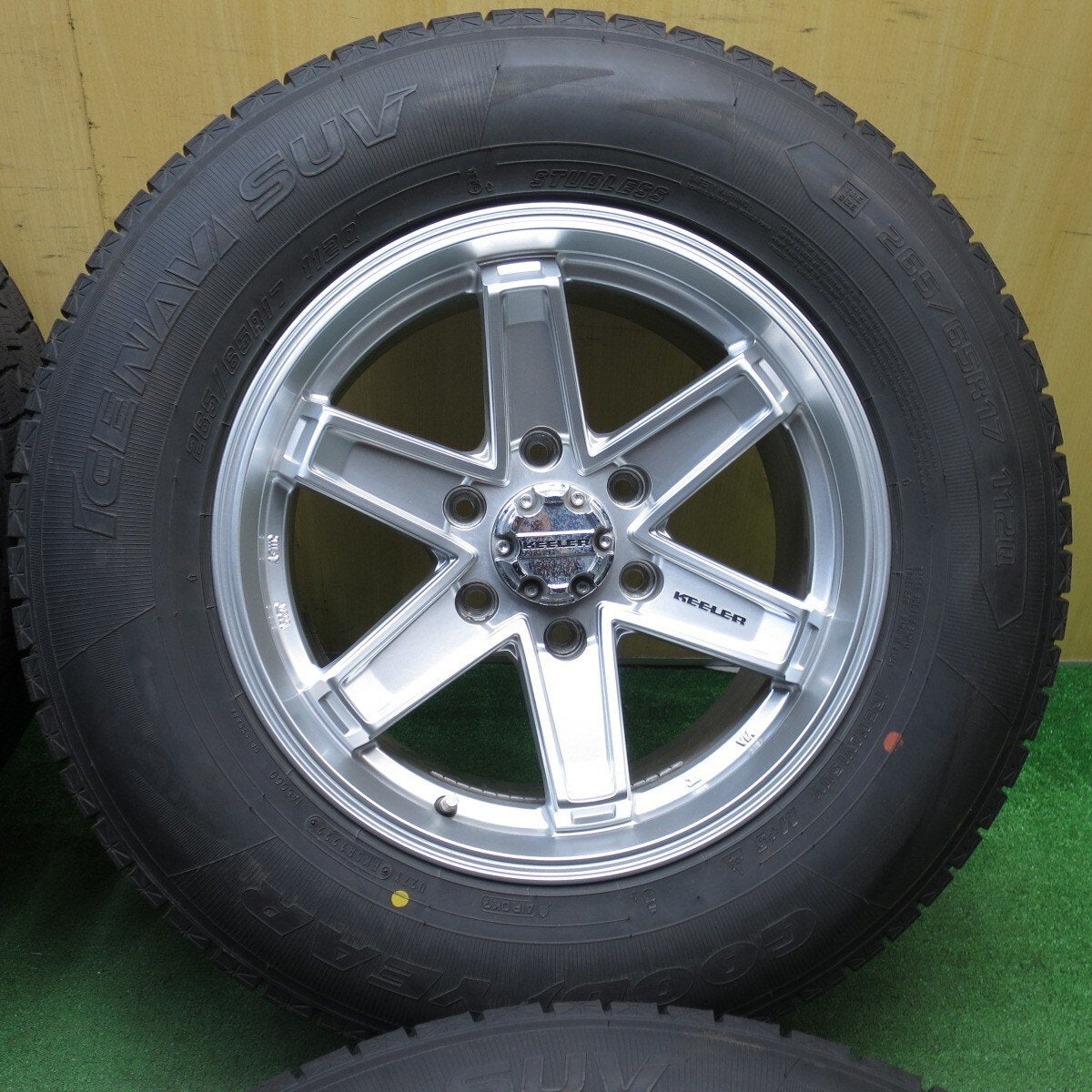 バリ溝！22年！キレイ！9.5分★ランクル 等 KEELER 265/65R17 スタッドレス グッドイヤー アイスナビ SUV キーラー 17インチ PCD139.7/6H★5040503KKス