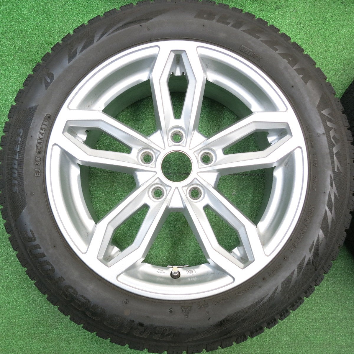 バリ溝！8.5分★MINI ミニ クラブマン 等 AGA Welt 205/55R16 スタッドレス ブリヂストン ブリザック VRX2 16インチ PCD112/5H★5110815HAス