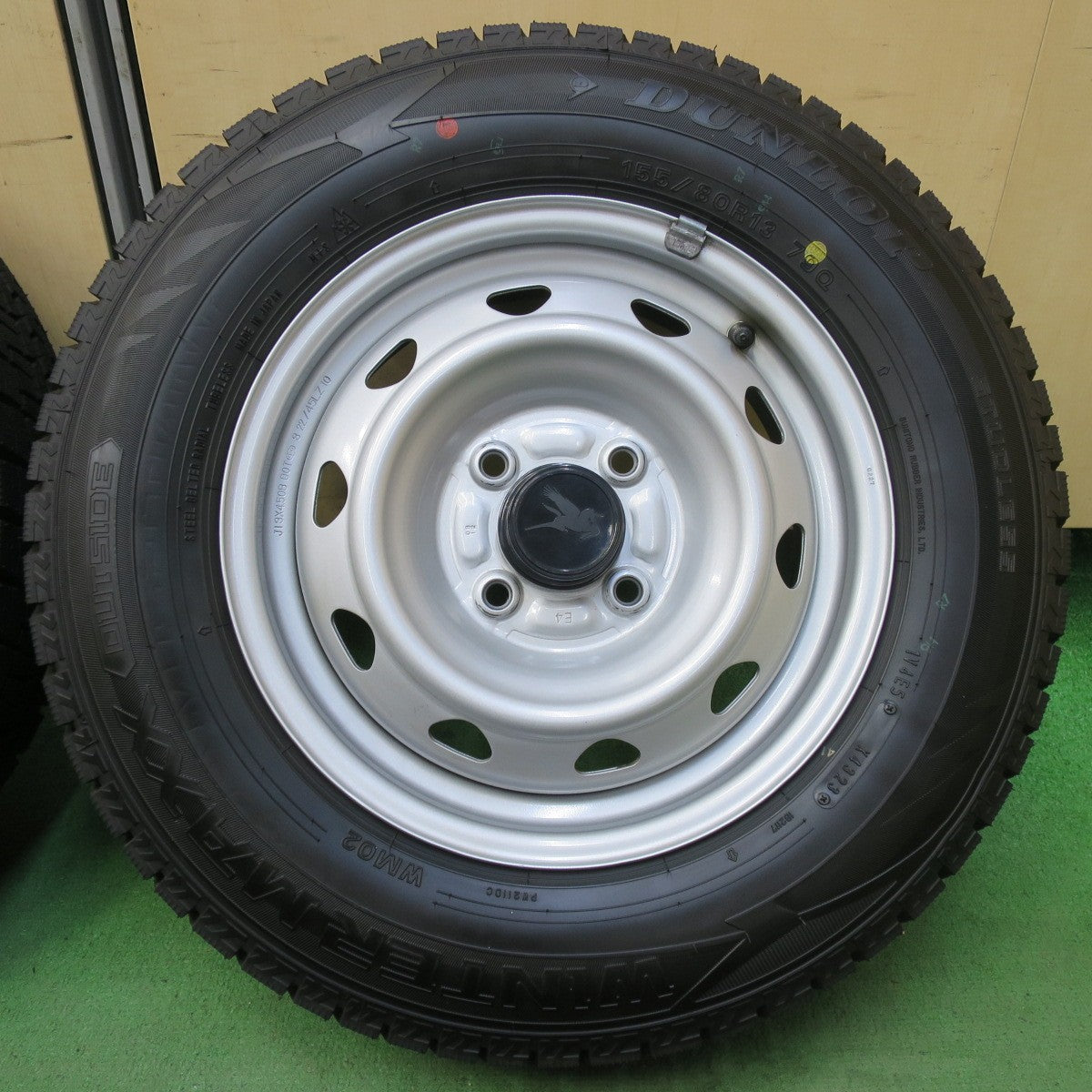 ほぼ未使用！23年！キレイ★スタッドレス 155/80R13 ダンロップ ウインターマックス WM02 スチール ホイール 13インチ PCD100/4H★5100707イス