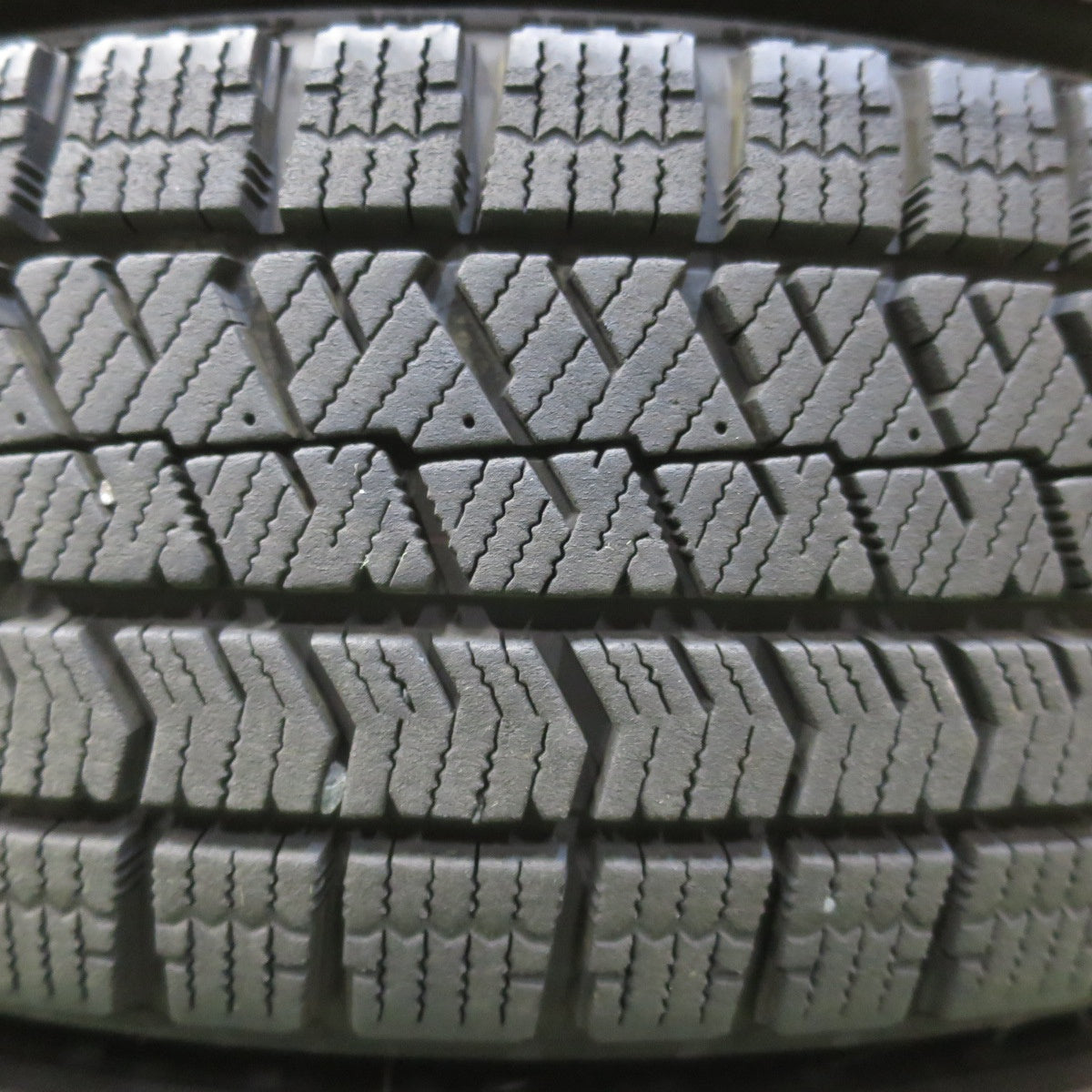 バリ溝！キレイ！8.5分◎スタッドレス 155/65R14 ブリヂストン ブリザック VRX2 BALMINUM DS-M バルミナ 14インチ PCD100/4H◎6071804イス