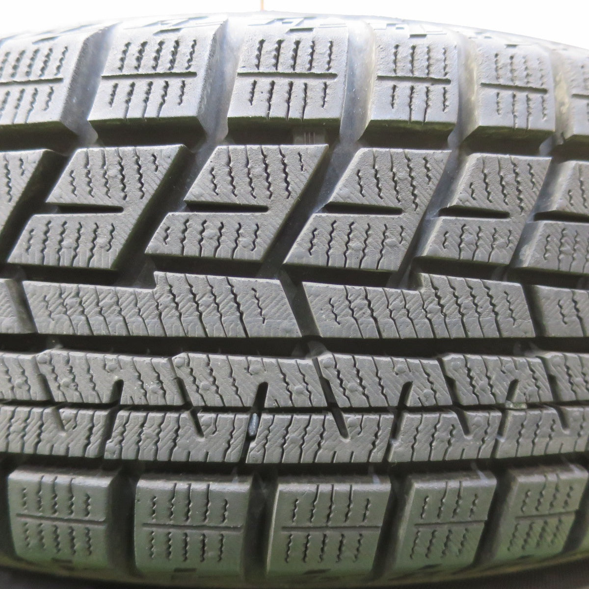 [送料無料] 超バリ溝！ほぼ10分★ダイハツ ミラ ムーヴ ハイゼット 等 純正 スチール 155/65R13 スタッドレス ヨコハマ アイスガード iG60 13インチ PCD100/4H★5031206イス