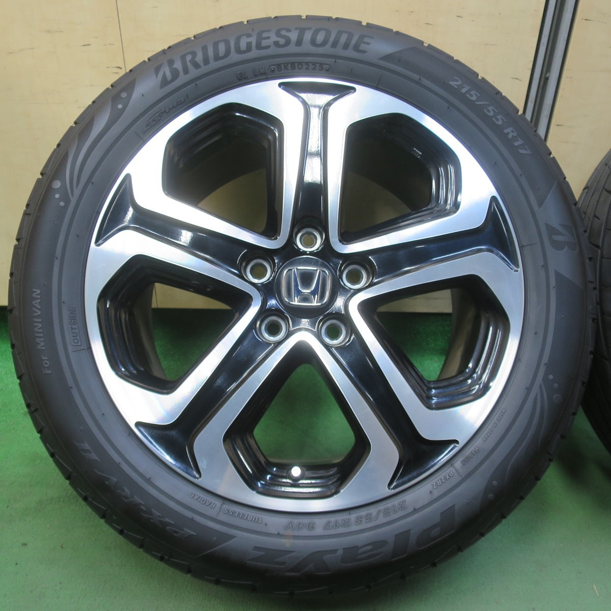 バリ溝！25年！キレイ！9.5分★ホンダ ヴェゼル 純正 215/55R17 ブリヂストン プレイズ PX-RV2 17インチ PCD114.3/5H★6050403イノ