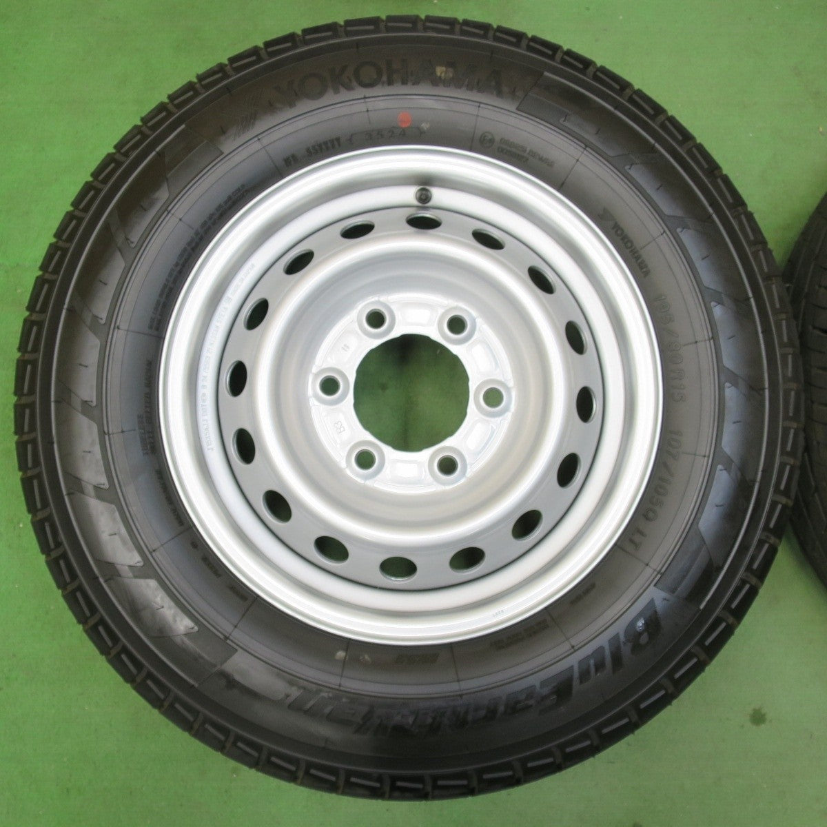 新車外し 24年★日産 キャラバン 純正 スチール 195/80R15 107/105Q ヨコハマ BluEarth-Van RY55 PCD139.7/6H★5040403イノ