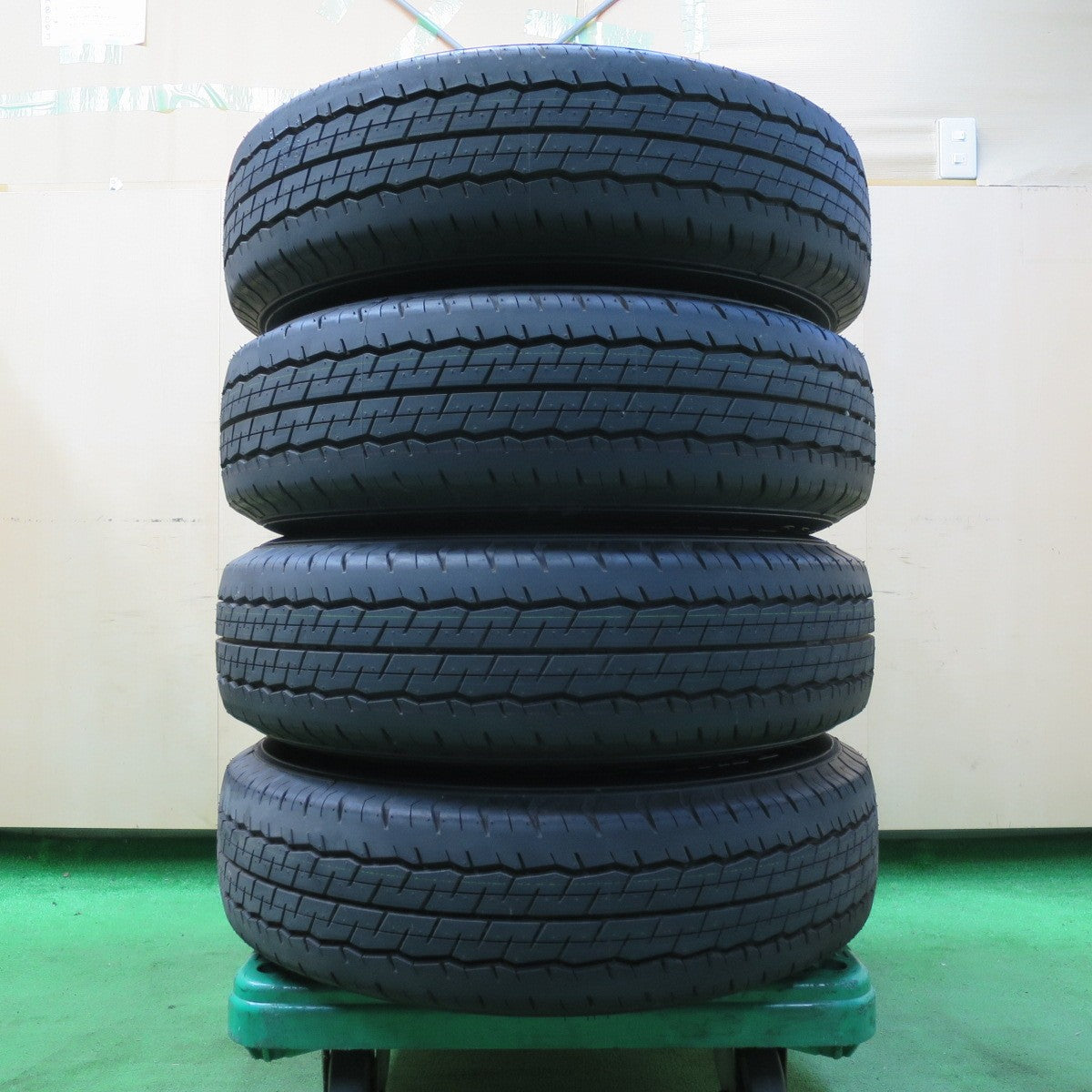 *送料無料* 新車外し！23年★トヨタ 200系 ハイエース 純正 スチール 195/80R15 107/105N ダンロップ SP175N 15インチ PCD139.7/6H★4072207イノ