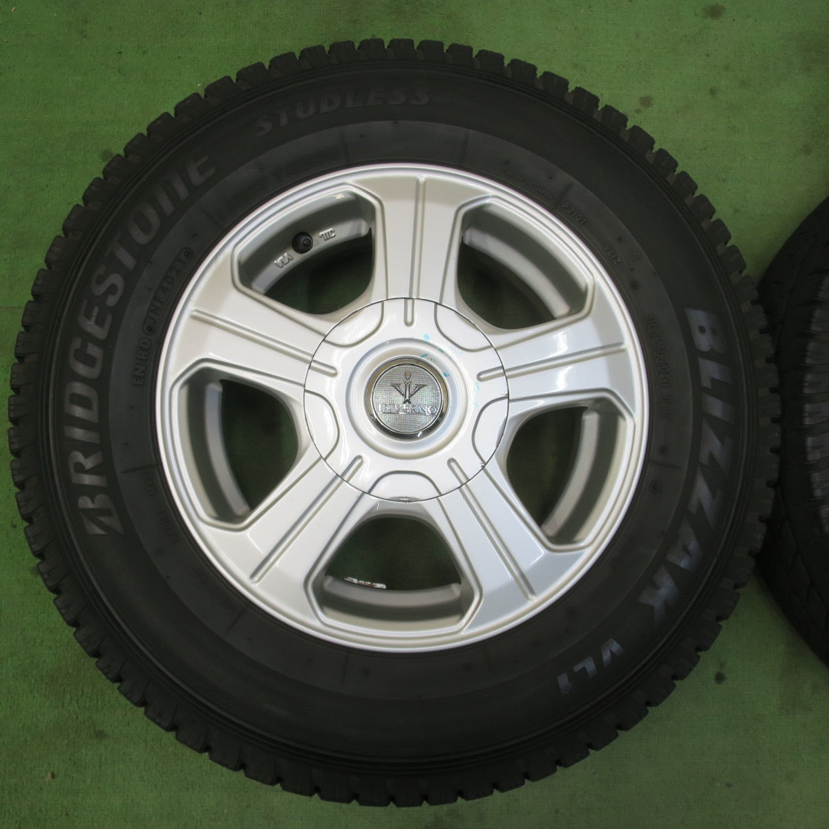 バリ溝！9.5分★スタッドレス 165R13 8PR ブリヂストン ブリザック VL1 INVERNO インヴェルノ 13インチ PCD100 114.3/4H マルチ★6012801イス