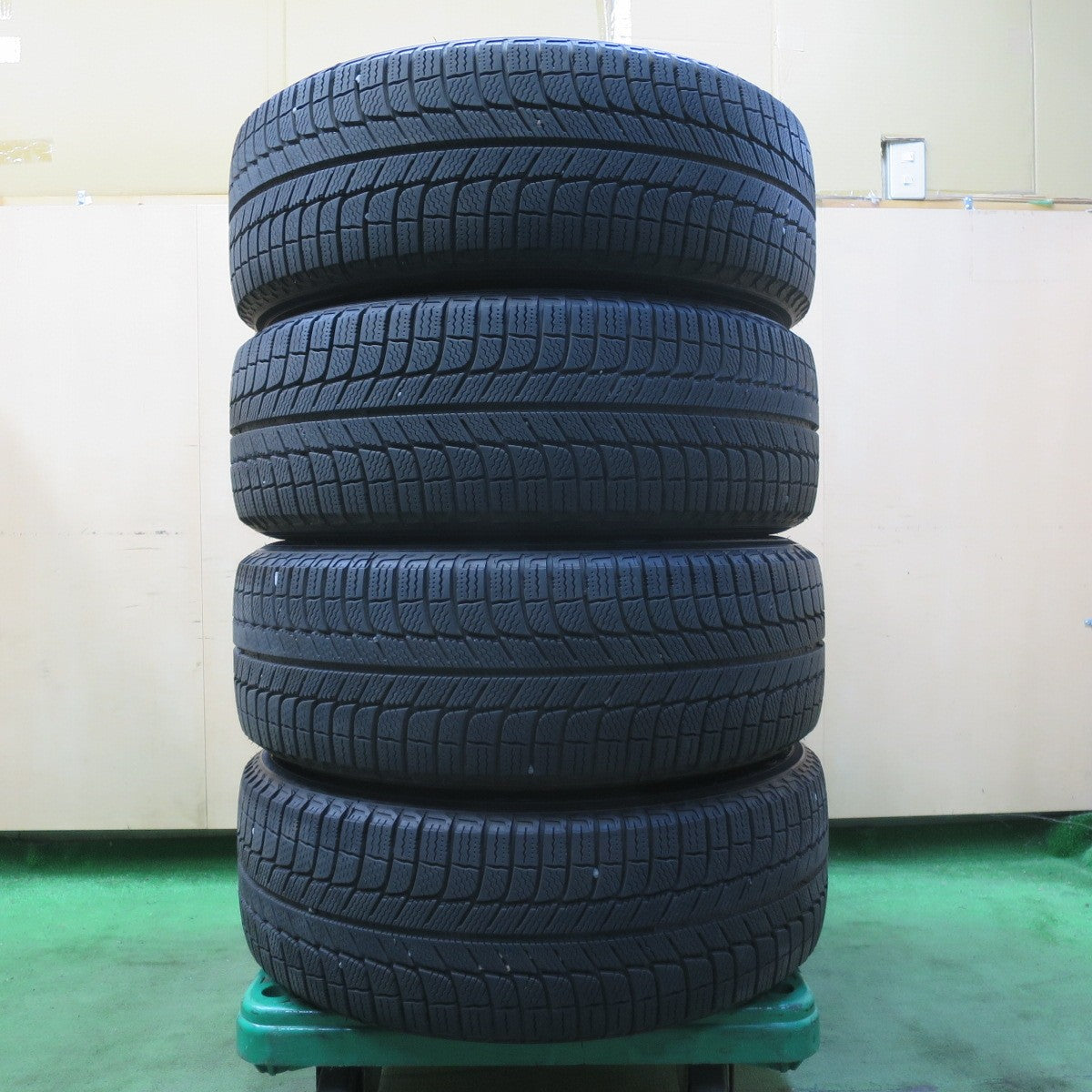 バリ溝！キレイ！9.5分★ベンツ 等 AGA Burg 225/55R17 スタッドレス ミシュラン X-ICE XI3 17インチ ブルグ PCD112/5H★5080604イス