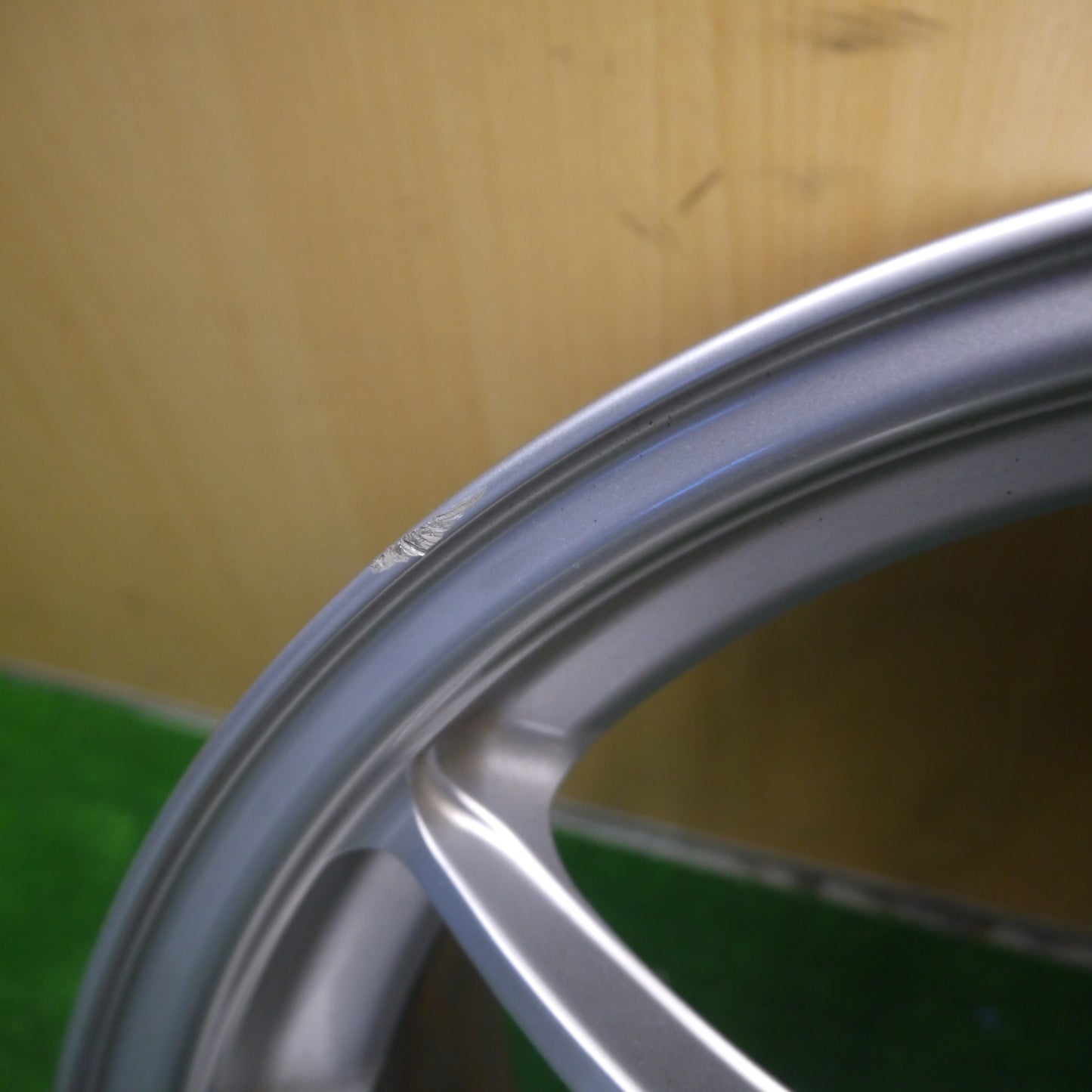 [送料無料] キレイ★ENKEI PF01 エンケイ 17インチ ホイール 17×6.5J PCD100/4H★5021410Hホ