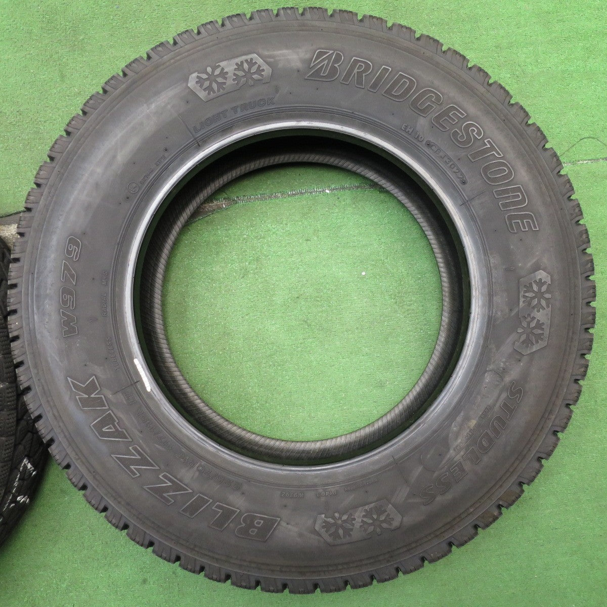 バリ溝！22年！9.5分★トラック タイヤ 225/70R16 117/115L スタッドレス ブリヂストン ブリザック W979 16インチ エルフ キャンター 等★5061801NJスタ
