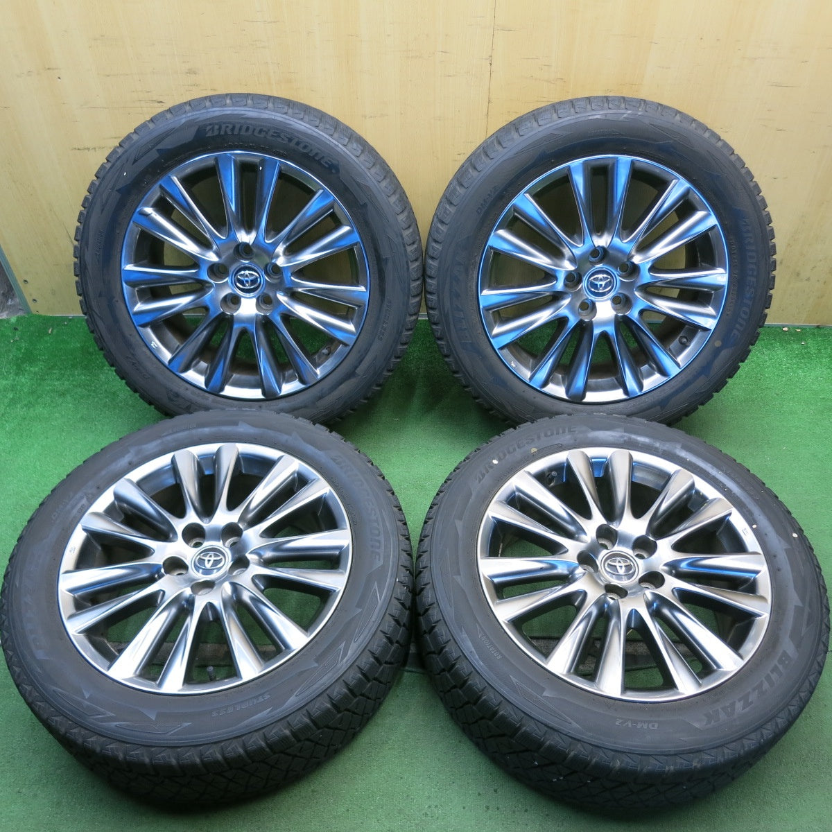 4本価格◎トヨタ 60系 ハリアー 純正 235/55R18 スタッドレス ブリヂストン ブリザック DM-V2 18インチ PCD114.3/5H◎6082505HAス