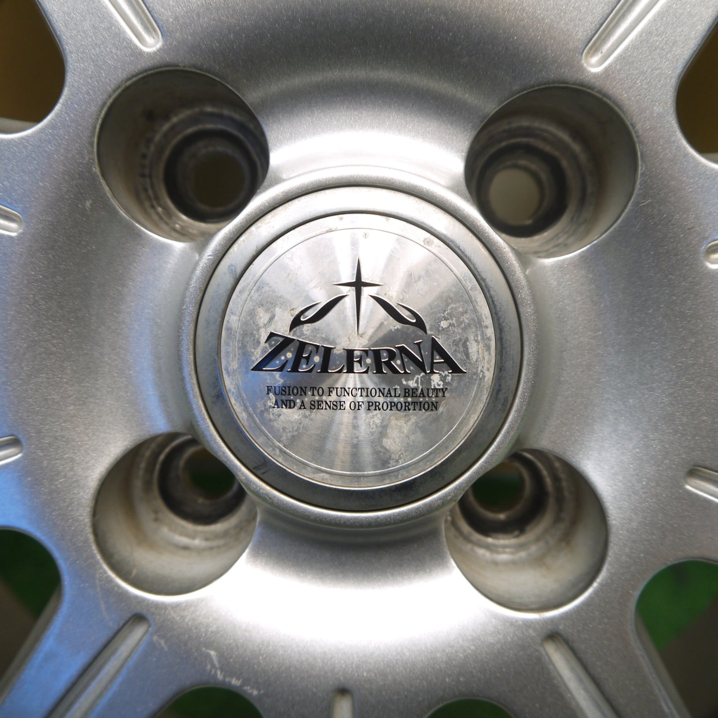 バリ溝！キレイ！ほぼ10分◎スタッドレス 185/65R15 ハンコック ウインター アイセプト IZ2A ZELERNA ゼラーナ 15インチ PCD100/4H◎6081704Hス
