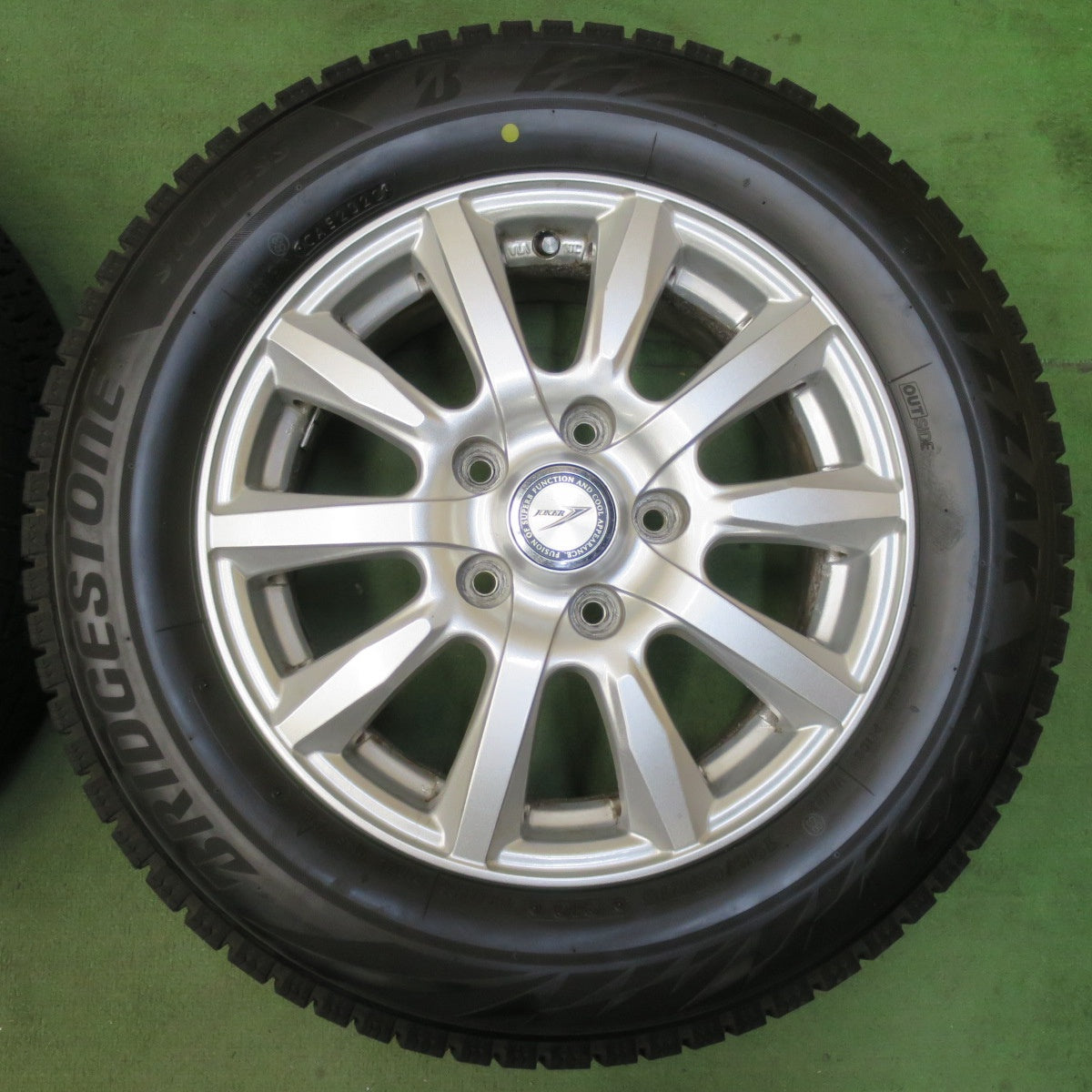 バリ溝！23年！キレイ！9.5分★スタッドレス 195/65R15 ブリヂストン ブリザック VRX2 JOKER ジョーカー 15インチ PCD114.3/5H★5102402イス