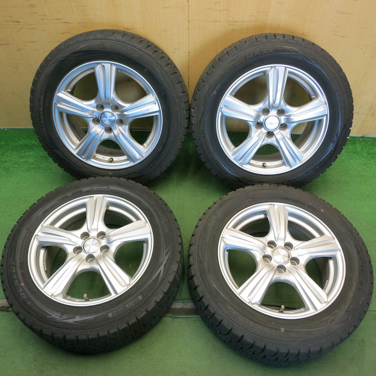 バリ溝！9.5分◎インプレッサ 等 205/60R16 スタッドレス ダンロップ ウインターマックス WM01 VIOLENTO ヴィオレント 16インチ PCD100/5H◎6080206HAス