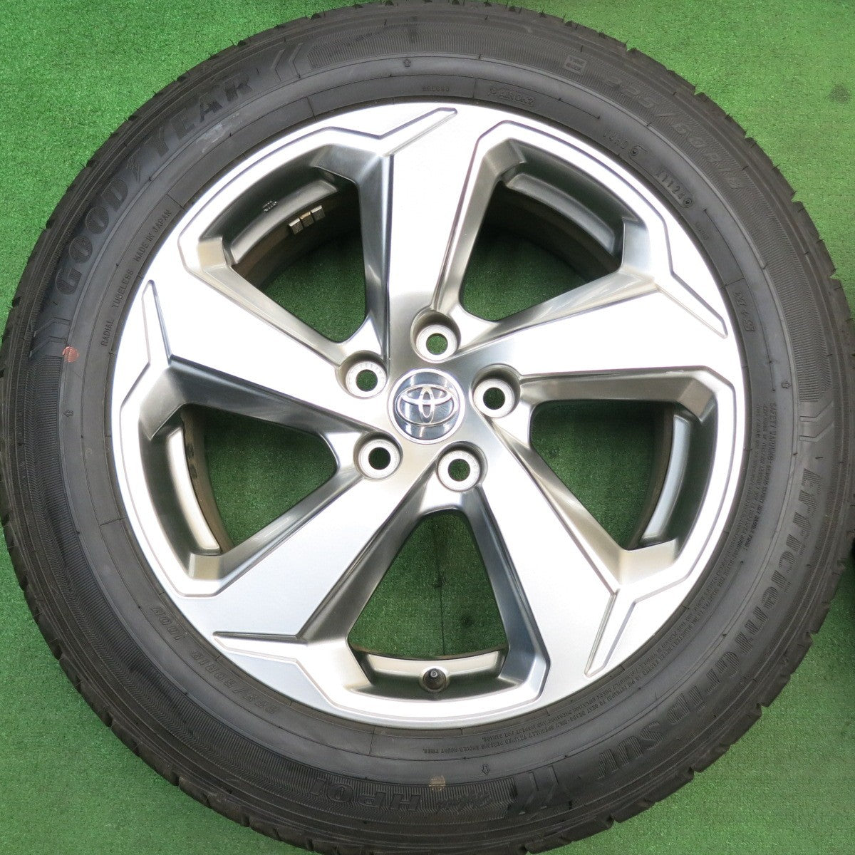 バリ溝！24年！キレイ！9.5分★トヨタ RAV4 G 純正 225/60R18 グッドイヤー EfficientGrip SUV HP01 ヨコハマ BluEarth-XT AE61 18インチ PCD114.3/5H★5052507HAノ