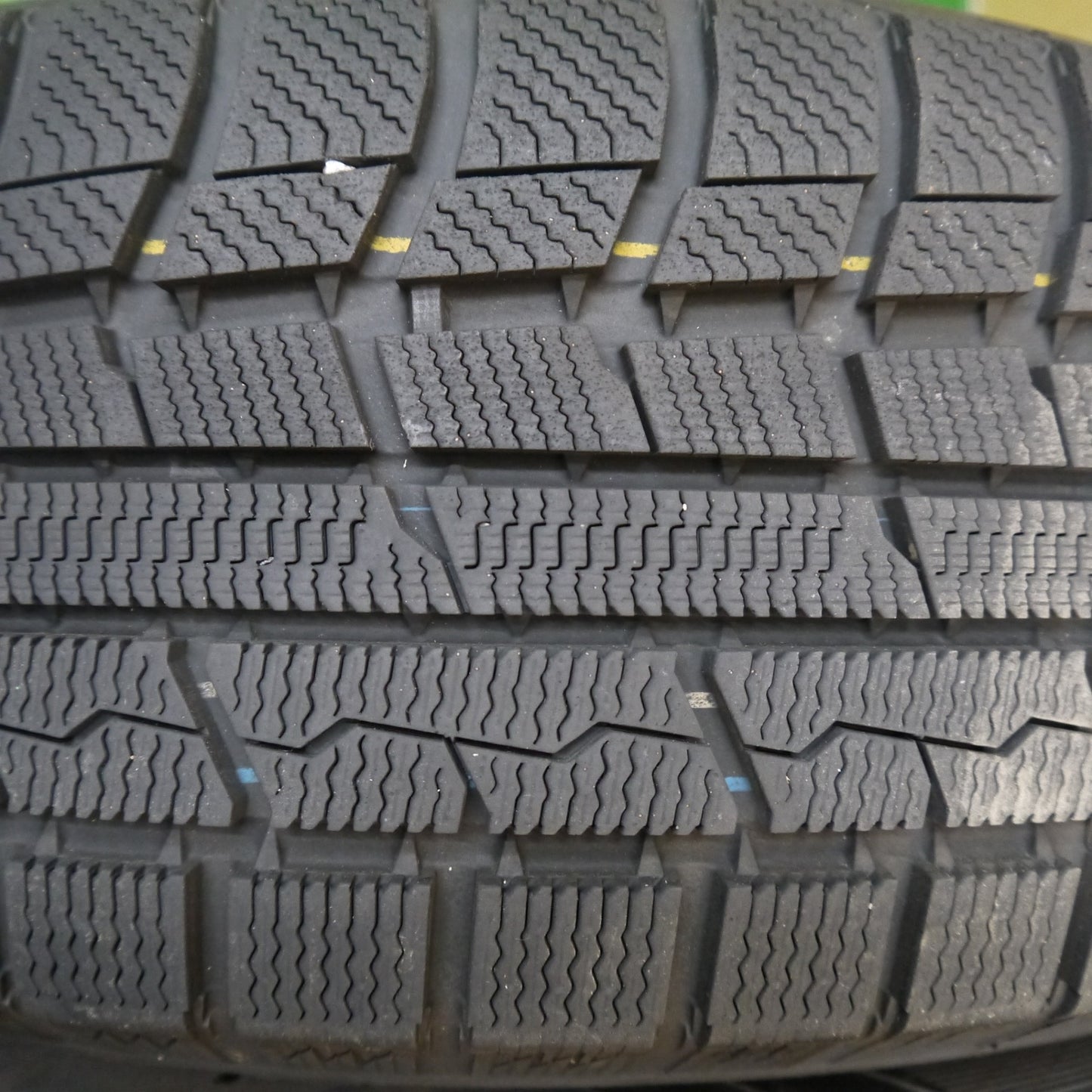 バリ溝！22年！キレイ！9.5分以上★スタッドレス 215/70R16 トーヨー ウインター トランパス TX MX MAD CROSS マッドクロス 16インチ PCD114.3/5H★5121004Hス