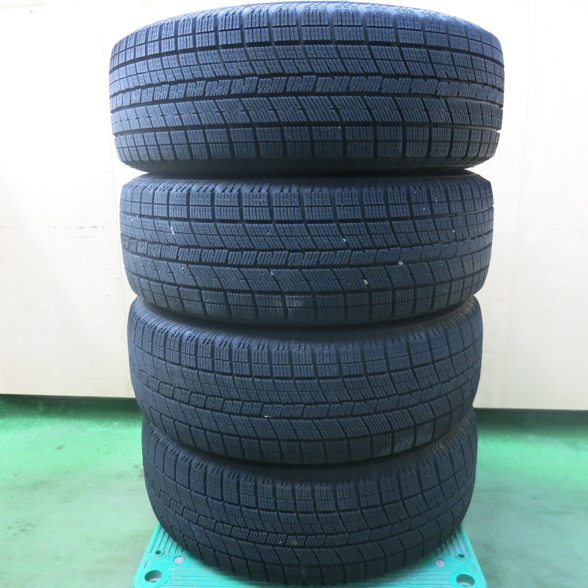 バリ溝！キレイ！9分★スタッドレス 215/65R16 ナンカン アイスアクティバ AW-1 Verthandi ヴェルザンディ ヴェルサンディ 16インチ PCD114.3/5H★6022404SKス