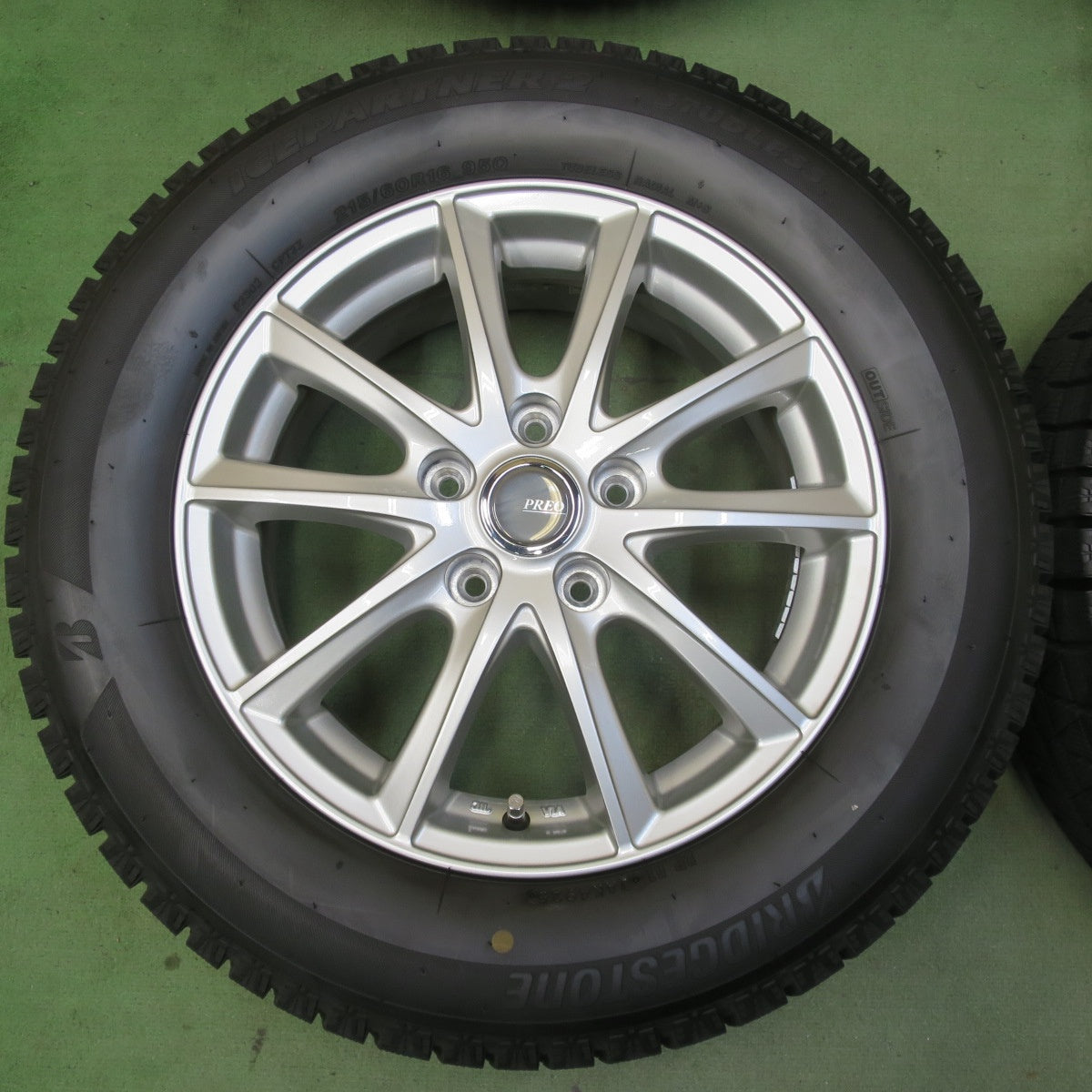 バリ溝！25年！キレイ！ほぼ10分◎スタッドレス 215/60R16 ブリヂストン アイスパートナー2 PREO プレオ 16インチ PCD114.3/5H◎6081605イス