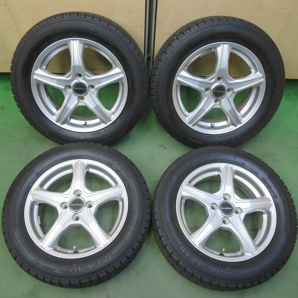 バリ溝！24年！キレイ！ほぼ10分◎スタッドレス 175/65R15 グッドイヤー アイスナビ7 BALMINUM VR5 バルミナ 15インチ PCD100/4H◎6081607イス