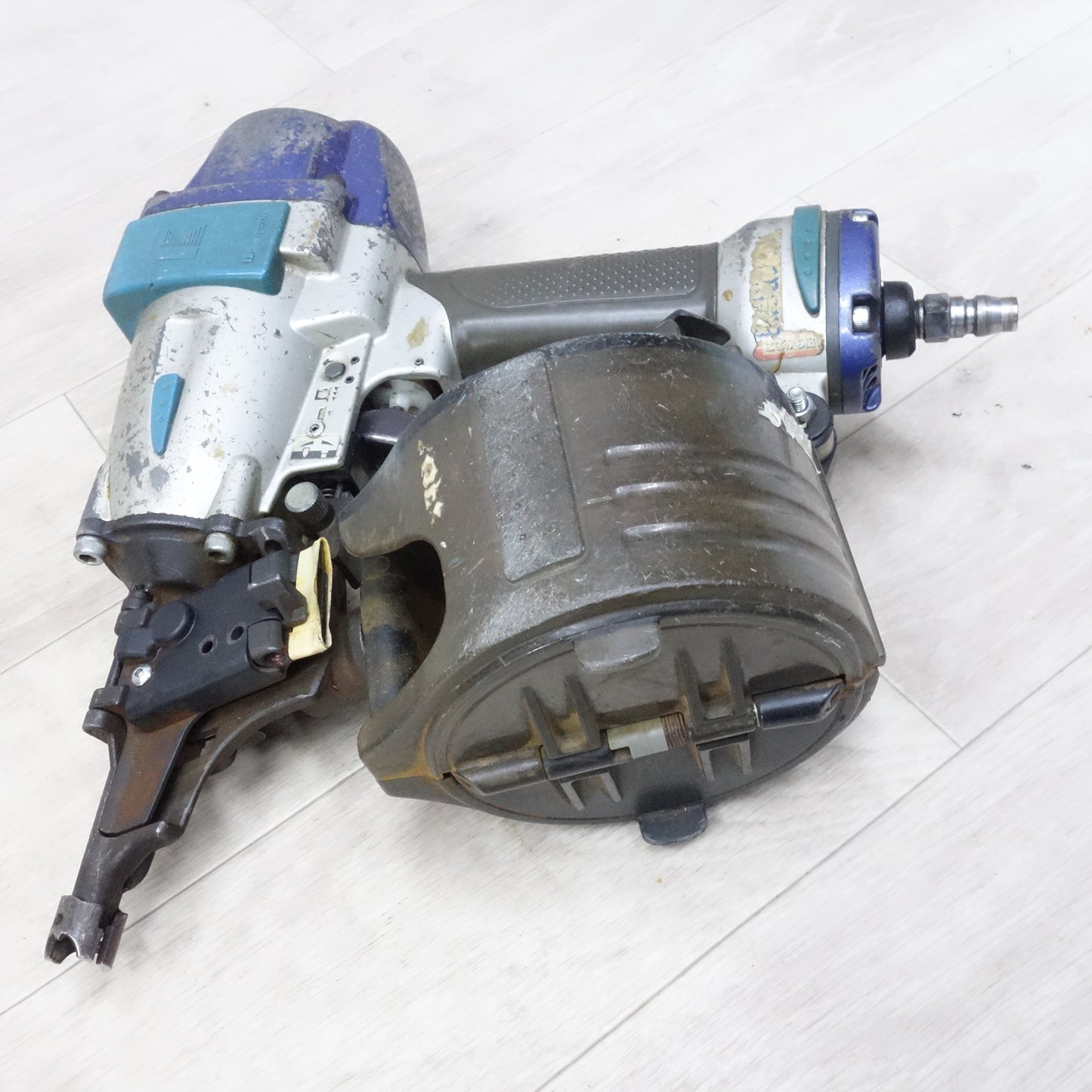 [送料無料] 3点まとめ売り◆マキタ 50mm 常圧 サイディング用 AN552 / カネマツ 常圧 65mm KZ-565GK / マックス コイル ネイラ 型番不明 / エア 釘打機 釘打ち機◆