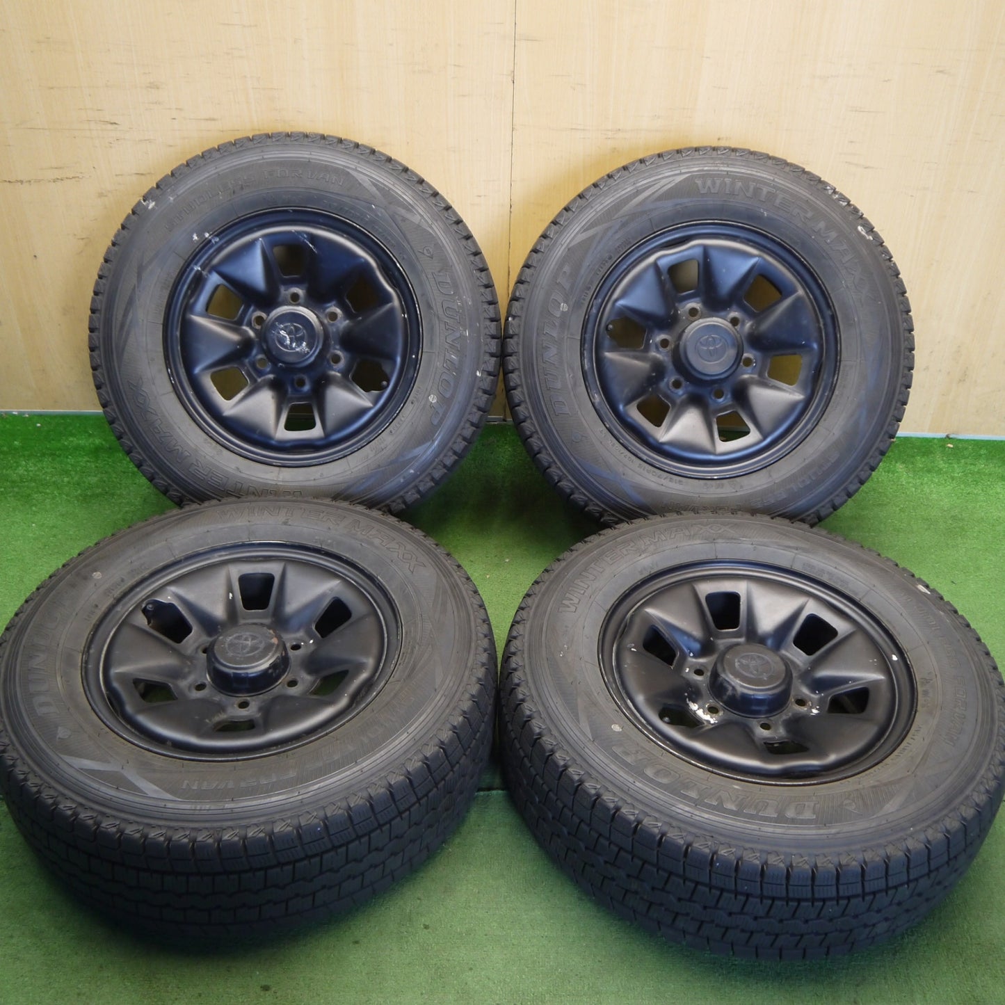 バリ溝！9.5分◎トヨタ 100系 ハイエース 純正 スチール 215/70R15 107/105L スタッドレス ダンロップ ウインターマックス SV01 15インチ PCD139.7/6H◎6062903Hス