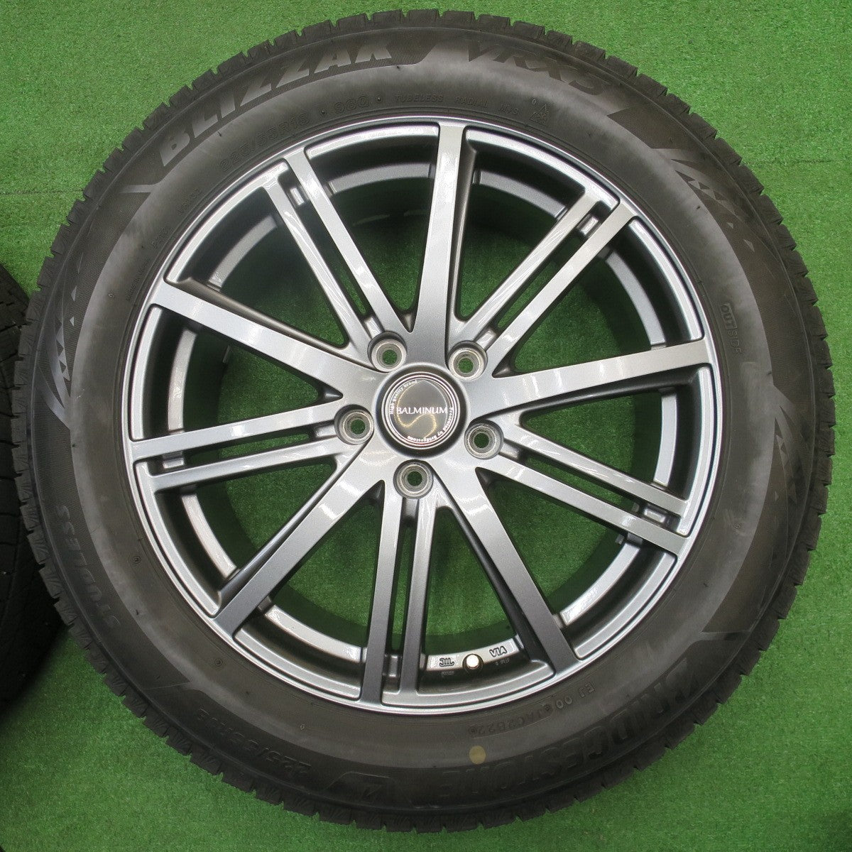 バリ溝！22年！キレイ！9分★スタッドレス 225/55R18 ブリヂストン ブリザック VRX3 BALMINUM バルミナ 18インチ PCD114.3/5H★5111905NJス