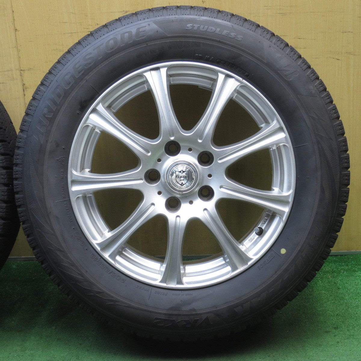 4本価格！23年★スタッドレス 205/65R16 ブリヂストン ブリザック VRX2 JOKER ジョーカー 16インチ PCD114.3/5H★5071002NJス