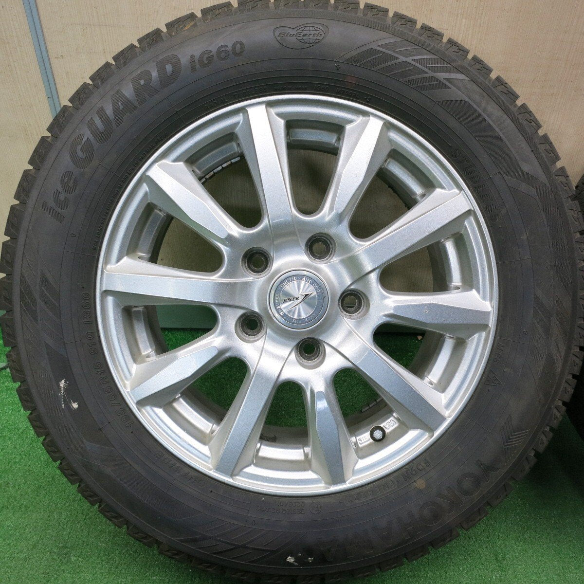 バリ溝！22年！9.5分以上★スタッドレス 195/65R15 ヨコハマ アイスガード iG60 JOKER ジョーカー 15インチ PCD114.3/5H★5012307TNス
