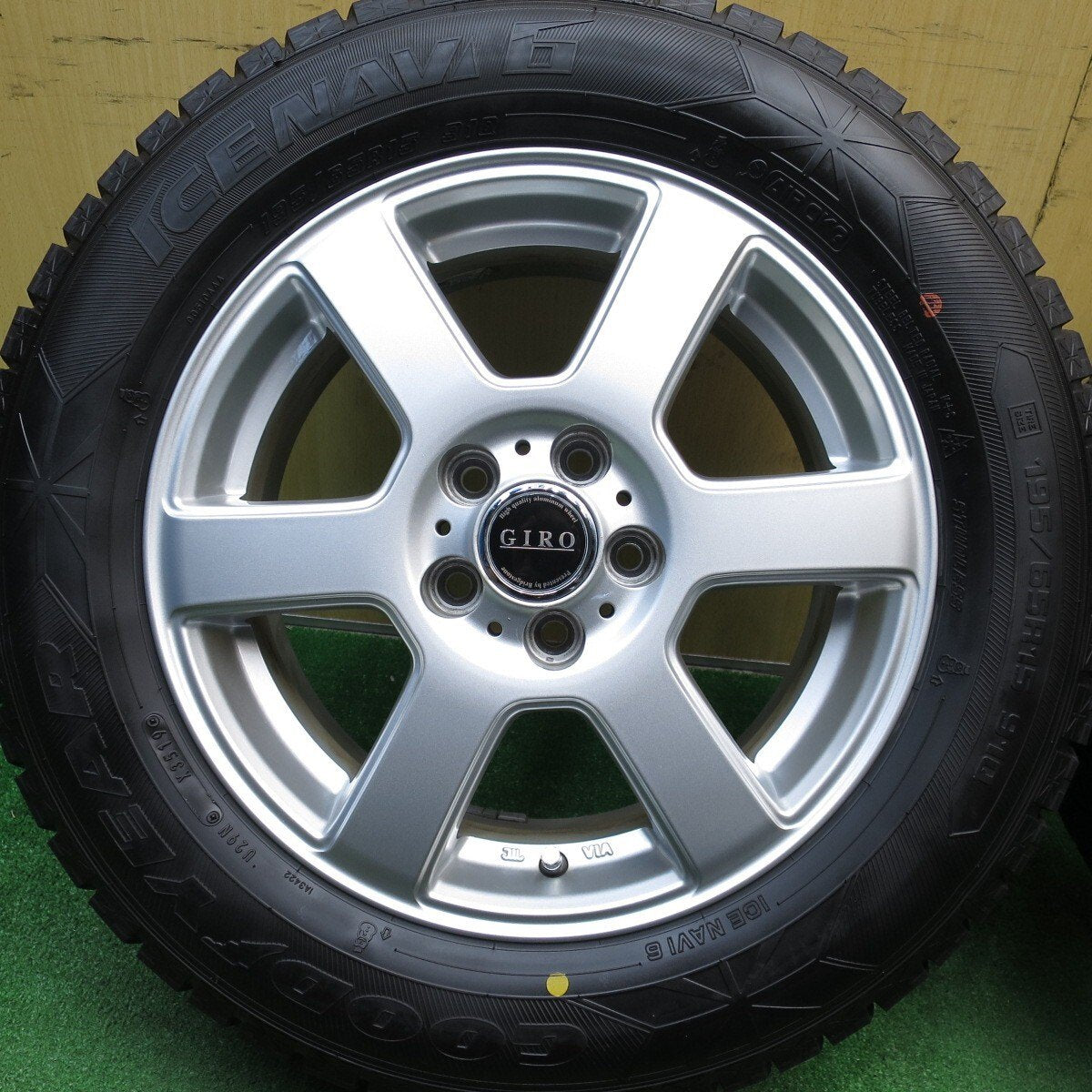 バリ溝 綺麗 8.5分★プリウス 等 195/65R15 スタッドレス グッドイヤー アイスナビ6 GIRO ギロ 15インチ PCD100/5H★5030707Hス