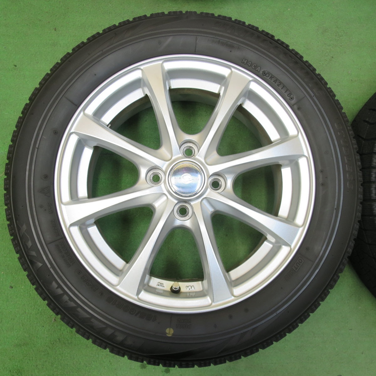 [送料無料] キレイ★スタッドレス 185/60R15 ブリヂストン ブリザック VRX ENERGY LINE エナジーライン 15インチ PCD100/4H★5012105イス