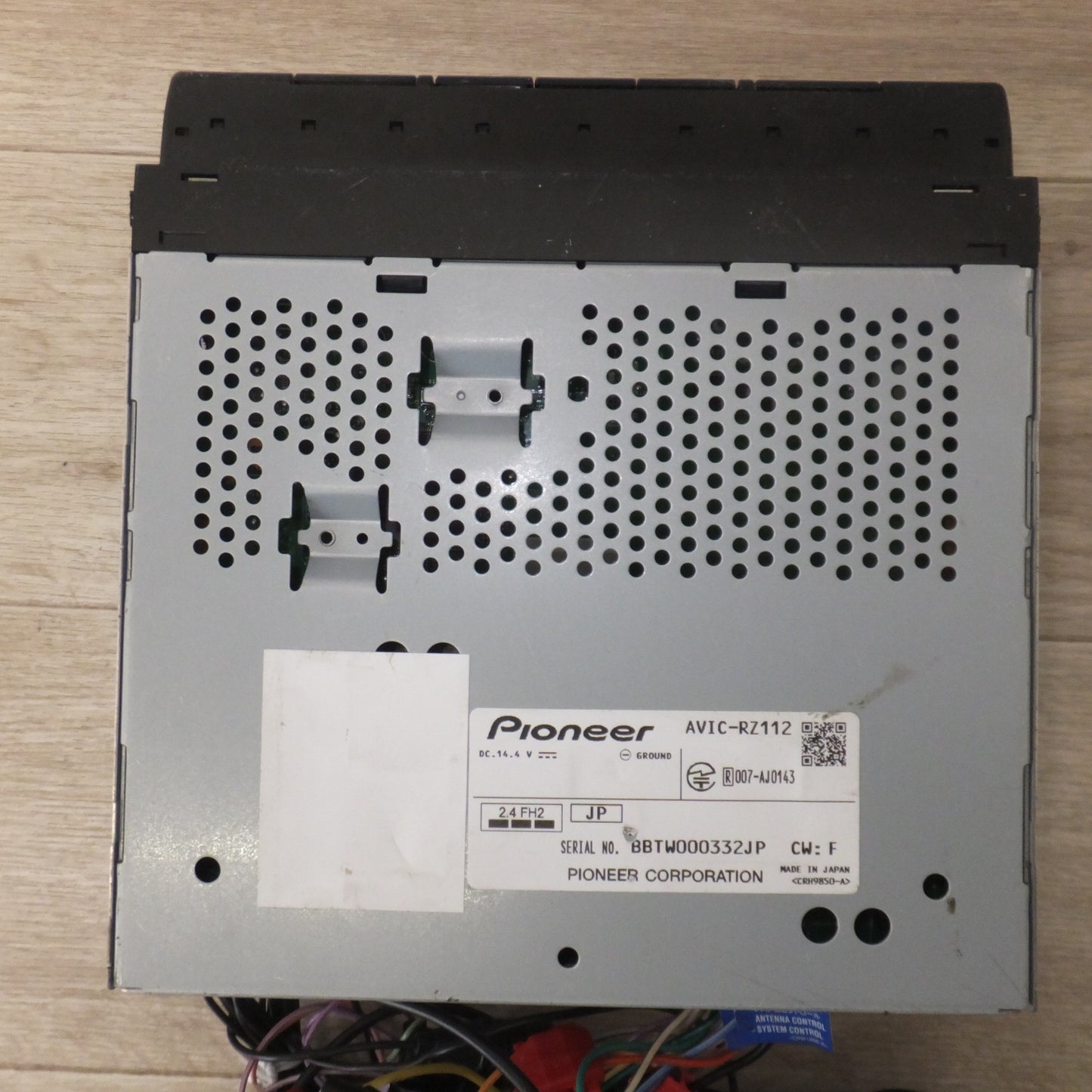 [送料無料] ★カロッツェリア carrozzeria AV一体型メモリーナビゲーション 楽ナビ AVIC-RZ112[31]★