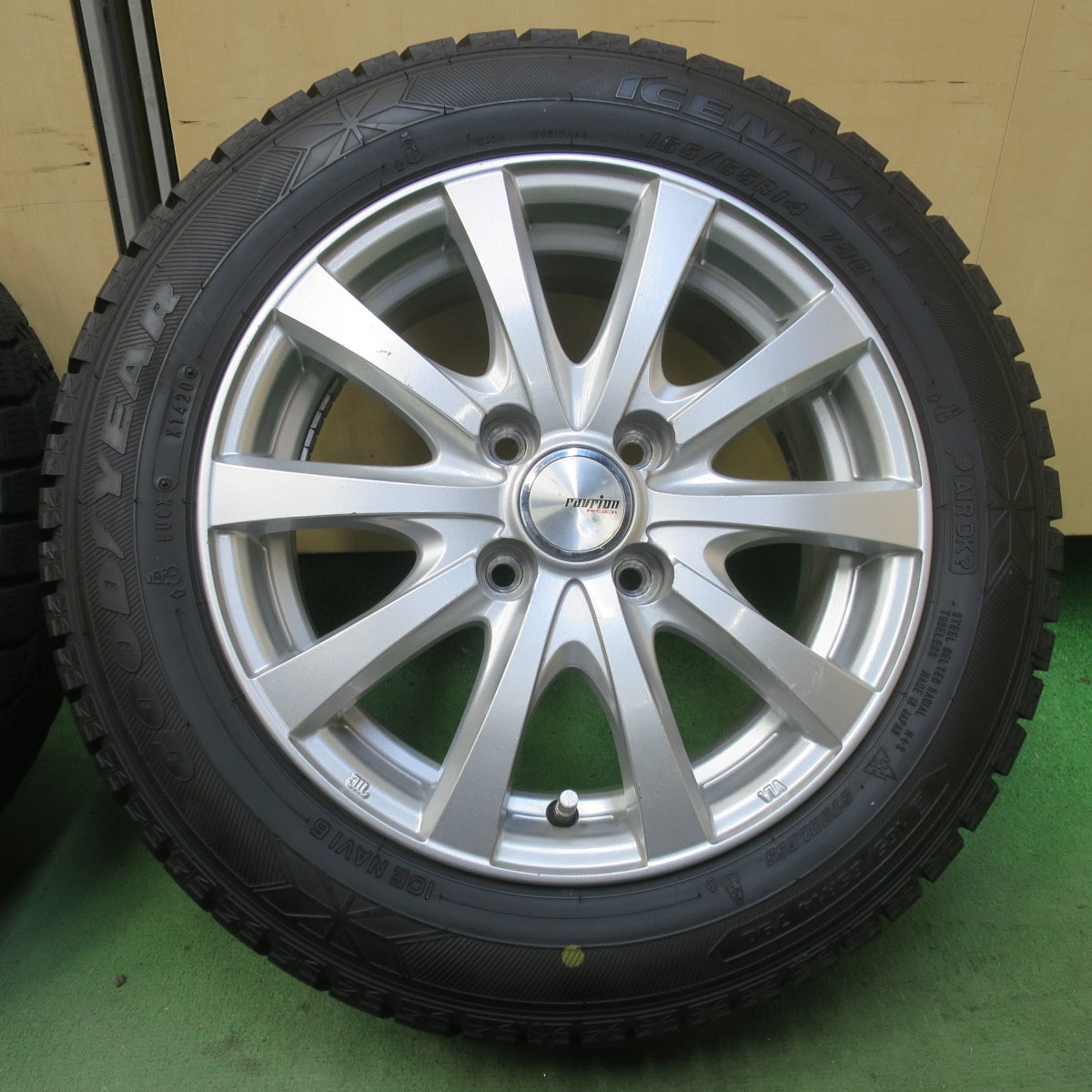 バリ溝！9.5分以上◎スタッドレス 165/65R14 グッドイヤー アイスナビ6 ravrion RS01 ラブリオン 14インチ PCD100/4H◎6100910イス