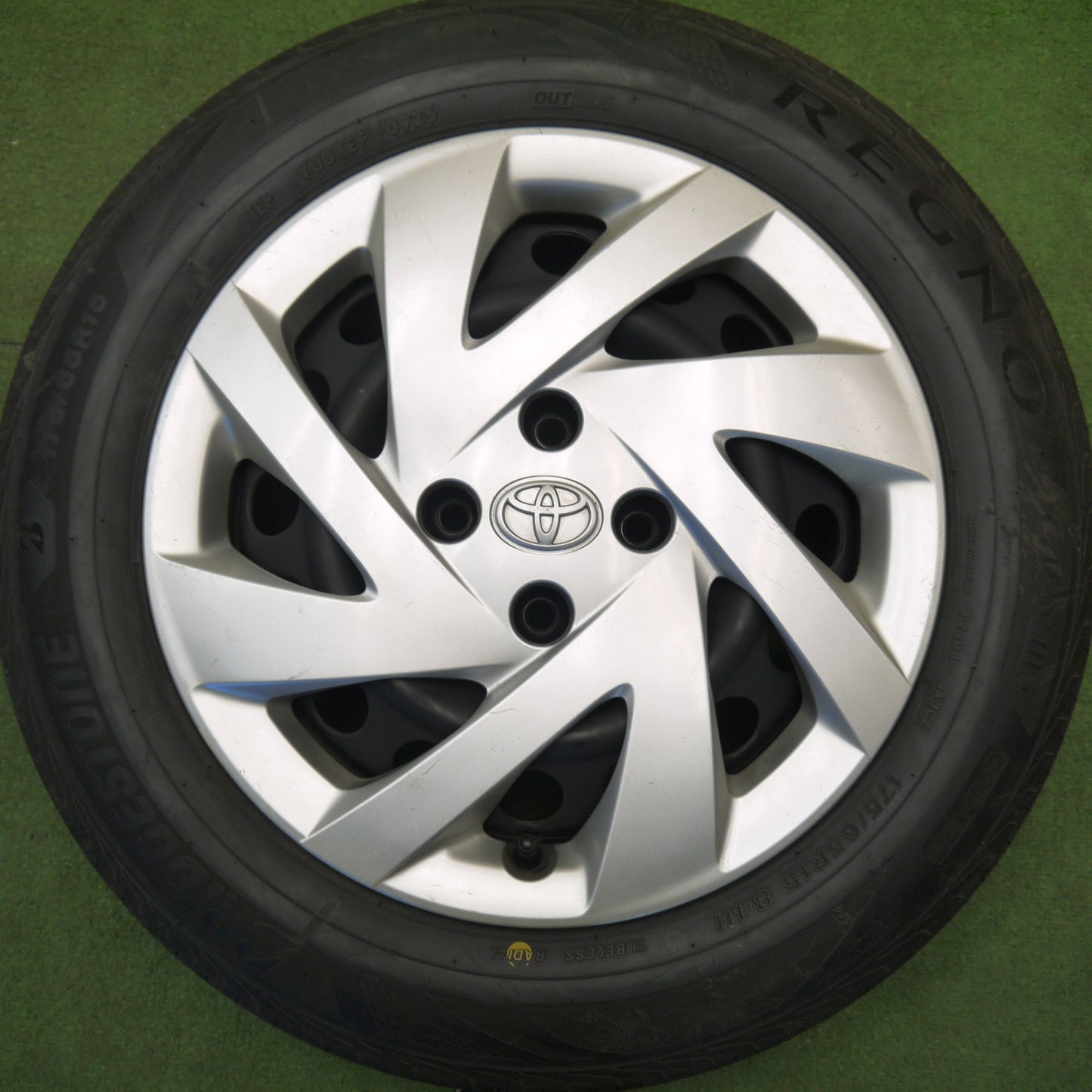 バリ溝！25年！9.5分★トヨタ アクア 純正 スチール 175/65R15 ブリヂストン レグノ GR-X3 15インチ PCD100/4H★6032307Hノ