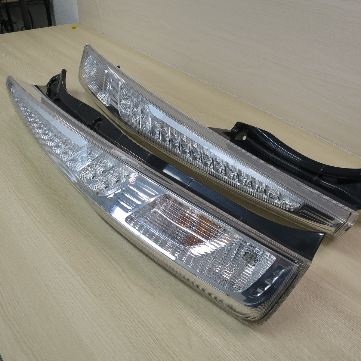 左右セット♪ダイハツ LA100S ムーヴ カスタム 純正 LED テールランプ KOITO 220-51094 テールライト 照明 カー パーツ♪ [送料無料]