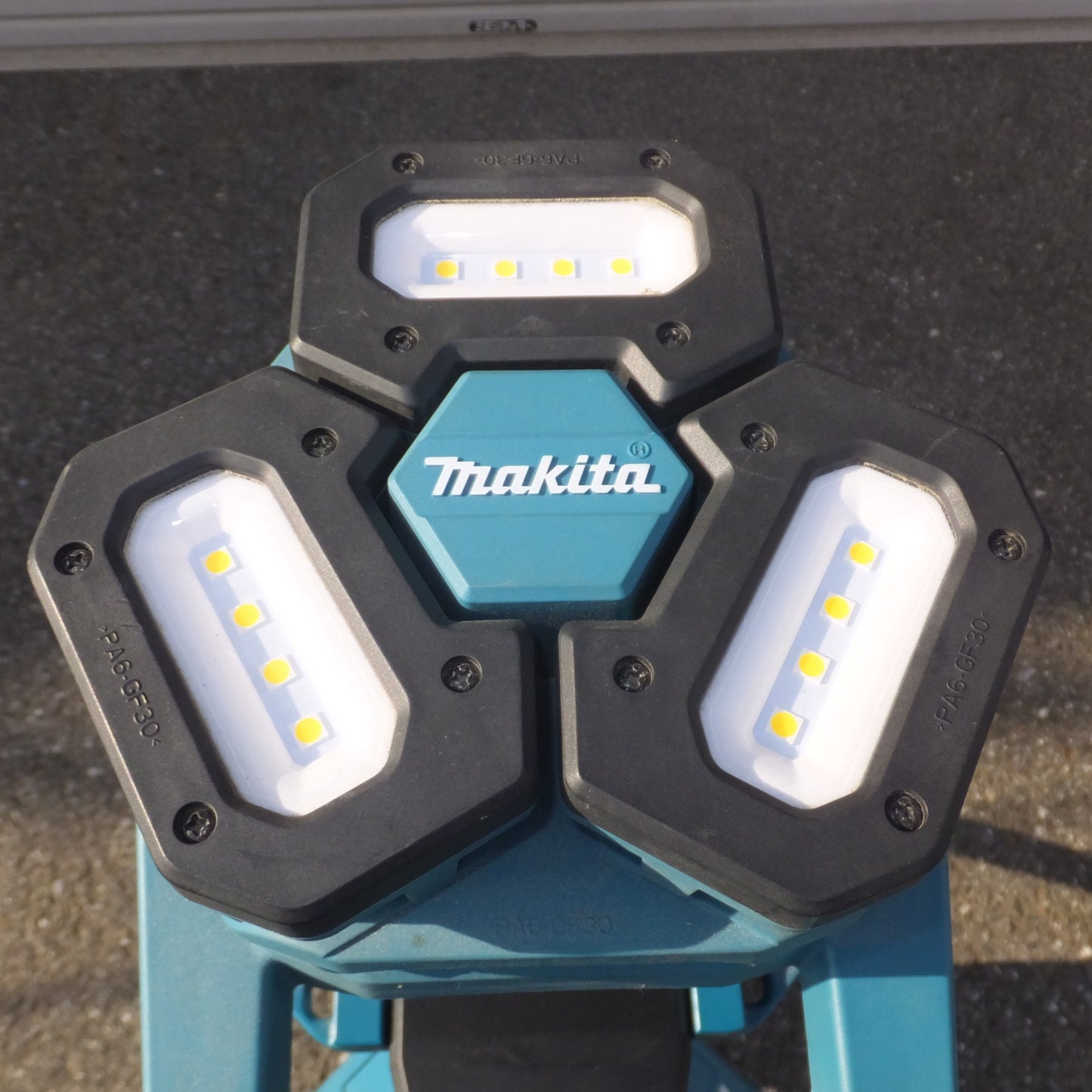 [送料無料] ★マキタ makita 充電式タワーライト ML814 14.4V/18V 本体のみ★
