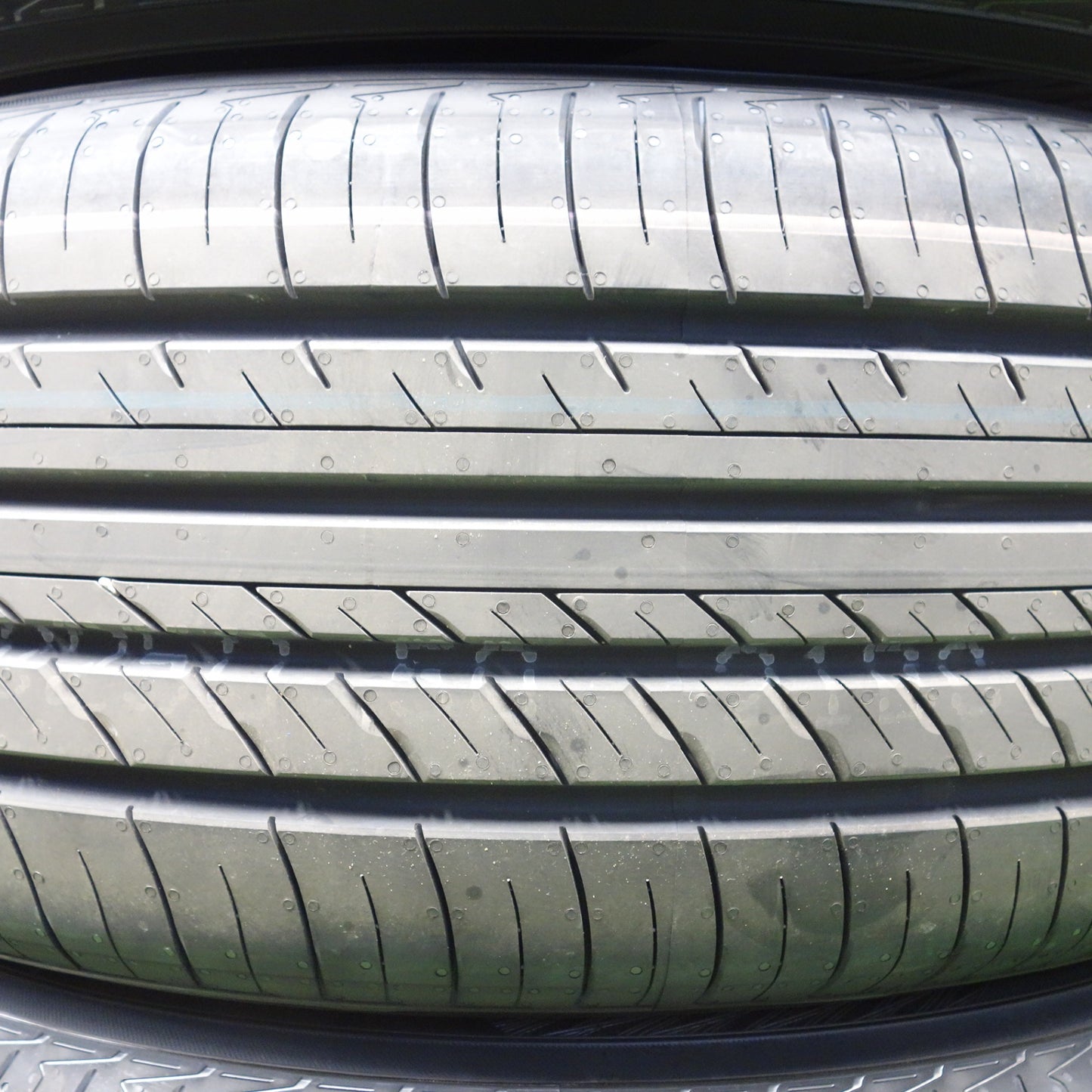 新車外し！25年★225/55R18 ヨコハマ アドバン dB V552 タイヤ 18インチ デリカ D:5 エルグランド アルファード ヴェルファイア 等★5121408KTノタ