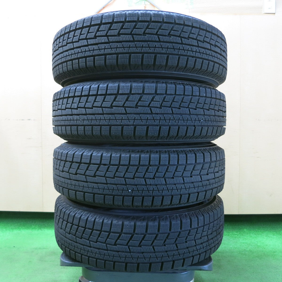 *送料無料* 2023年 4本価格★スタッドレス 165/70R14 ヨコハマ アイスガード iG60 VAGGIO 14インチ PCD100 114.3/4H マルチ★4042707イス